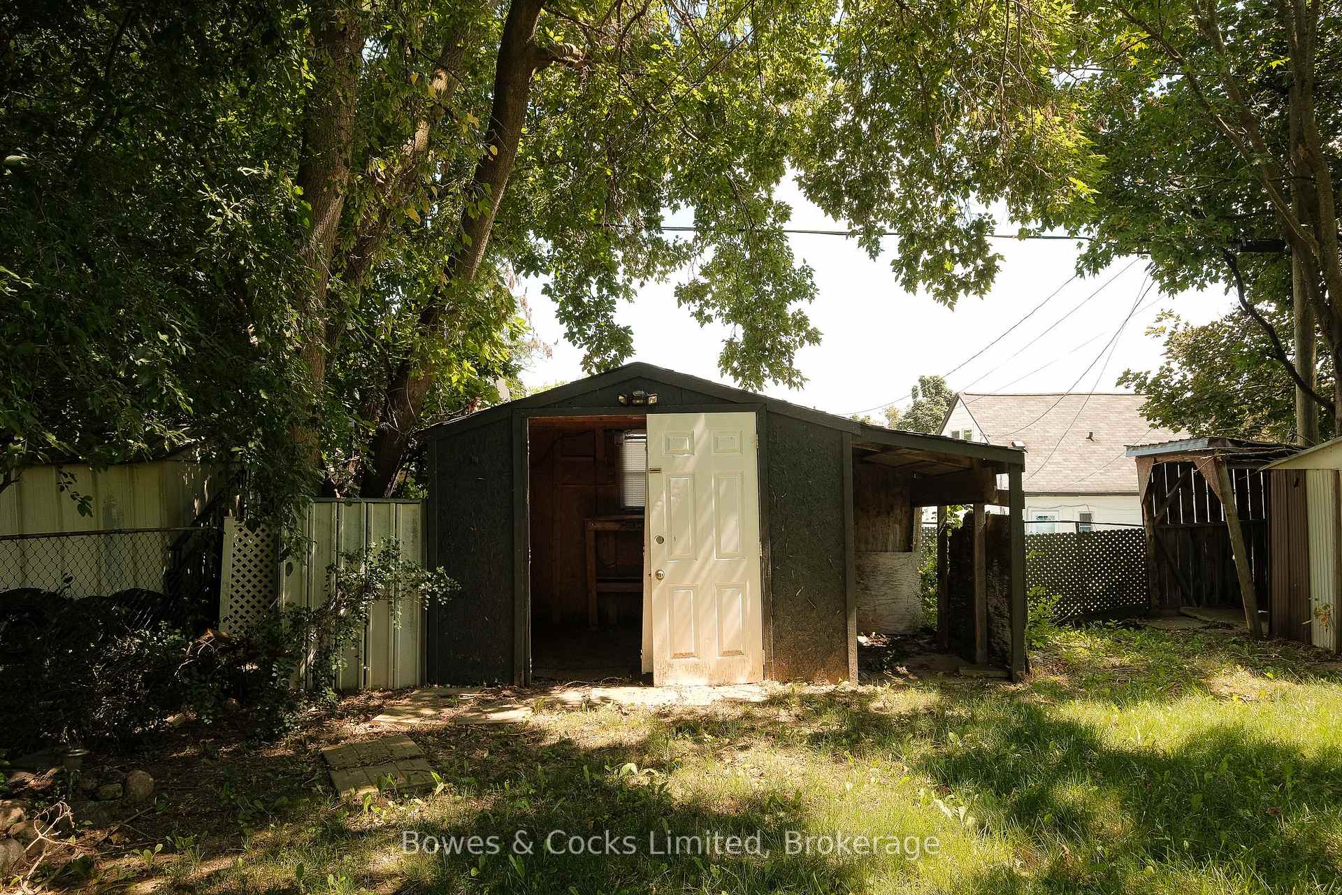 Photo 25 of 664 Park Street N, Peterborough, Northcrest Ward 5 — HOMEH