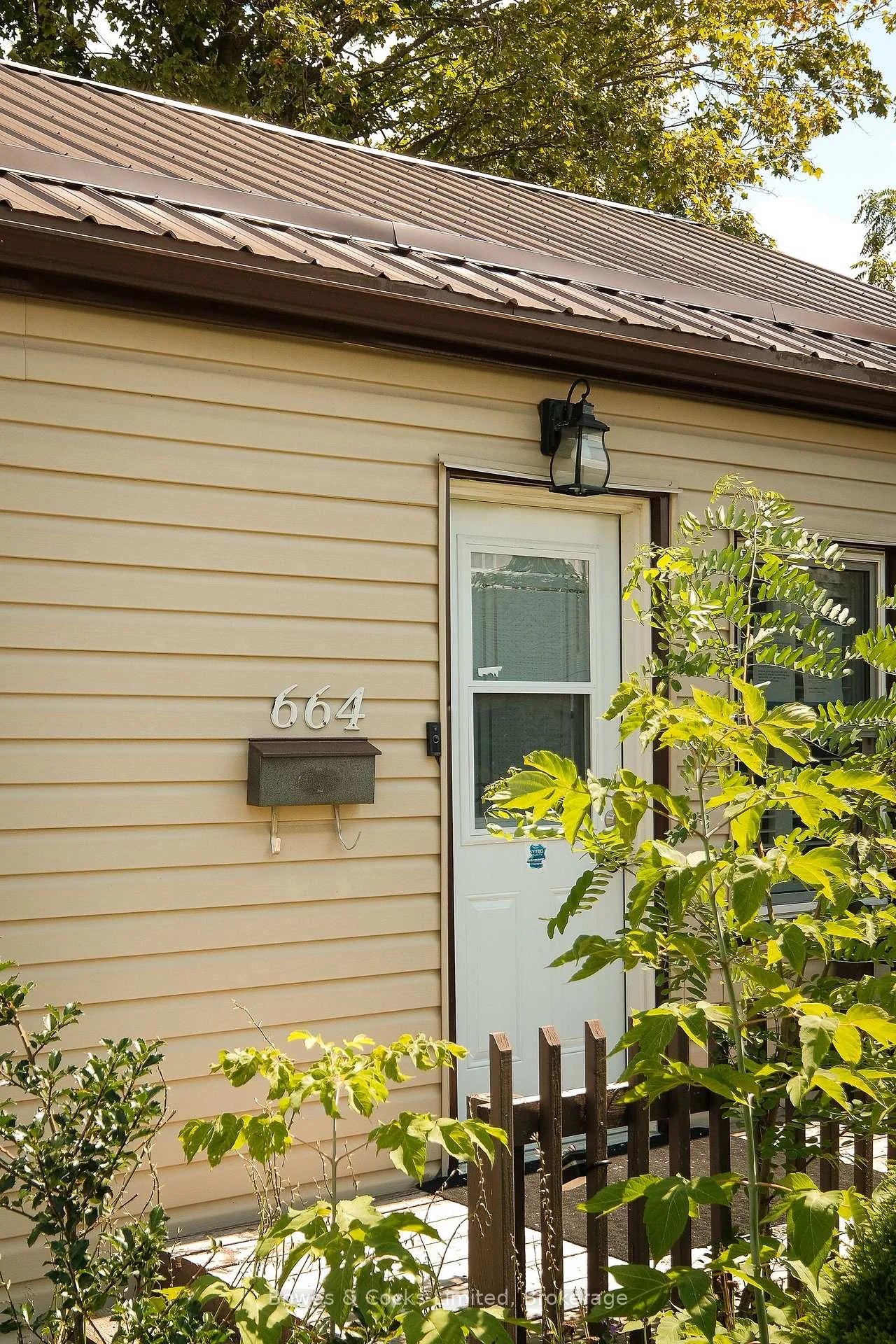 Photo 28 of 664 Park Street N, Peterborough, Northcrest Ward 5 — HOMEH