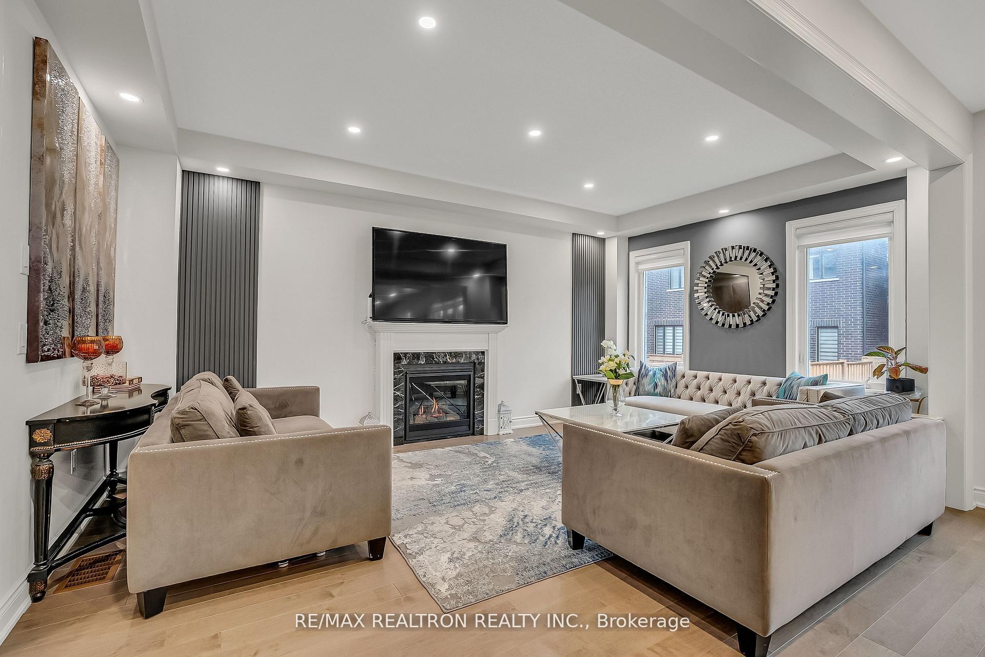 Photo 11 of 135 Prairie Rose Drive, Richmond Hill, Rural Richmond Hill — HOMEH