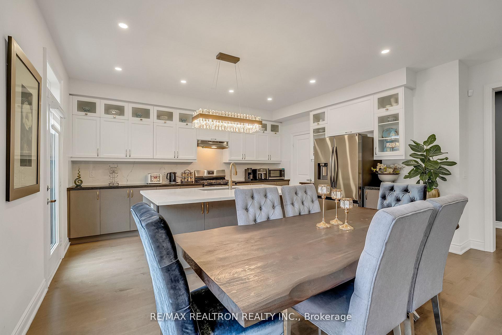 Photo 15 of 135 Prairie Rose Drive, Richmond Hill, Rural Richmond Hill — HOMEH