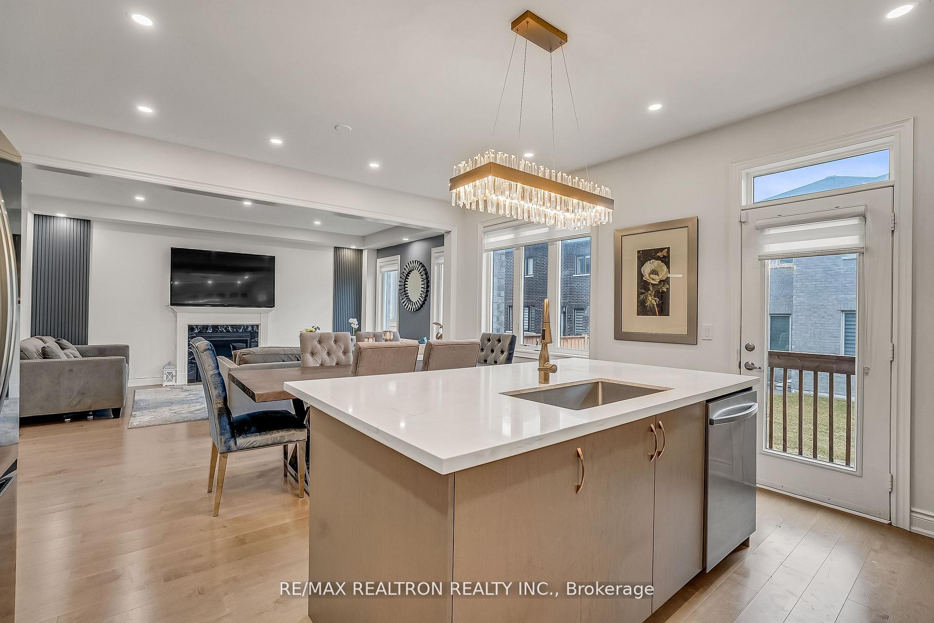 Photo 19 of 135 Prairie Rose Drive, Richmond Hill, Rural Richmond Hill — HOMEH