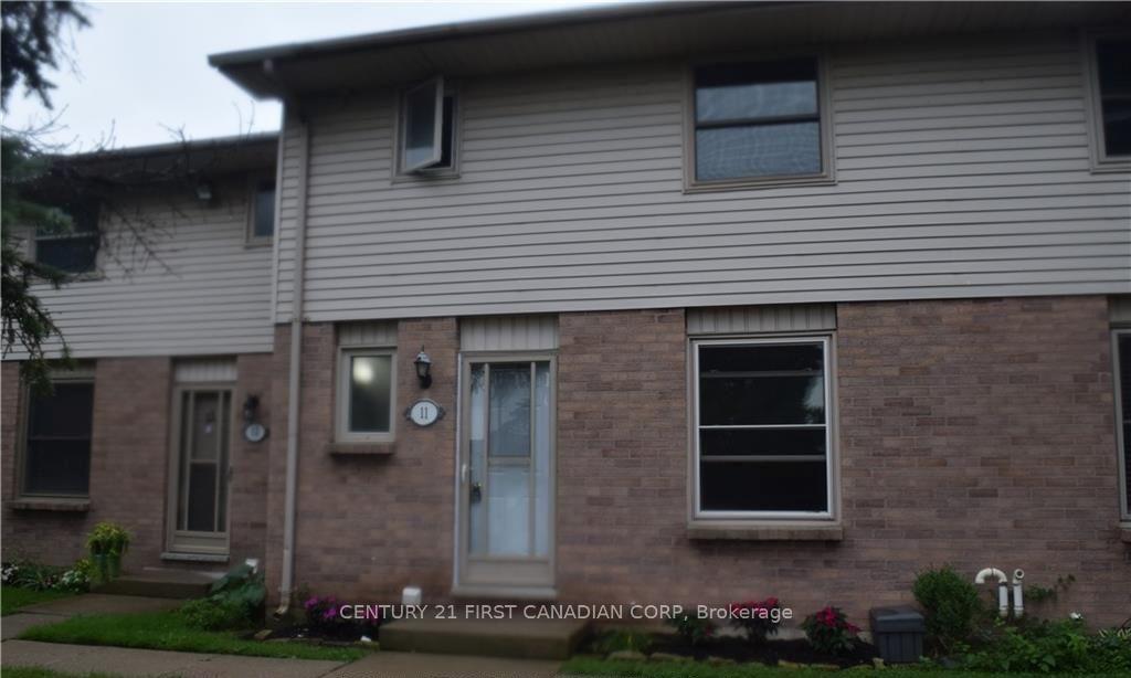 Front of Unit 11, 1855 Aldersbrook Road