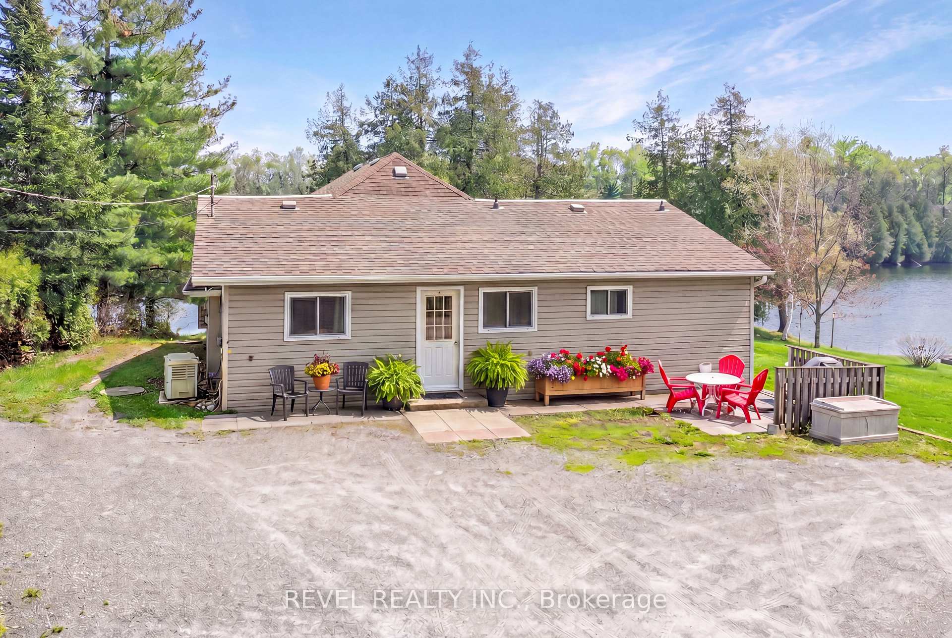 Photo 2 of 106 Coldstream Road, Kawartha Lakes, Fenelon Falls — HOMEH