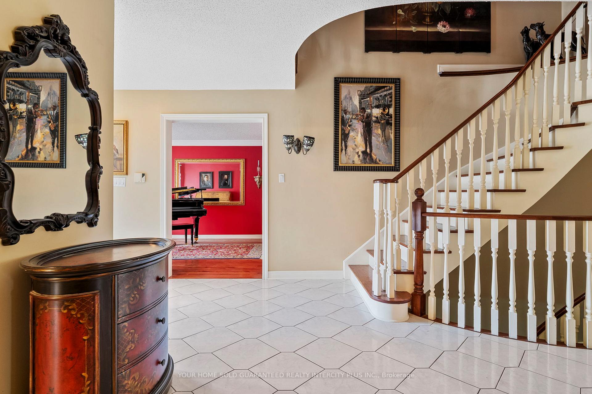 Photo 4 of 19 Mandolin Court, Vaughan, West Woodbridge — HOMEH