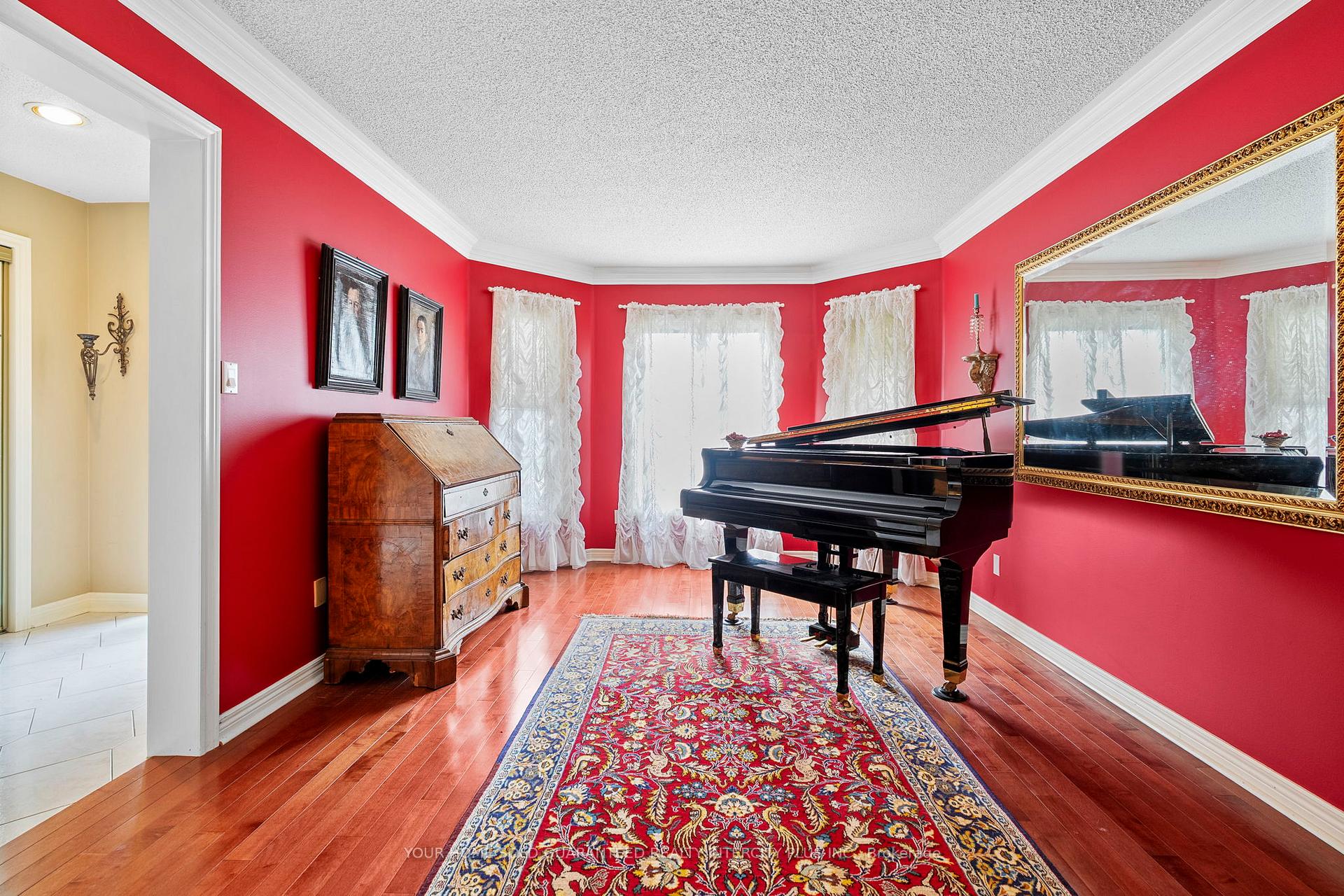 Photo 5 of 19 Mandolin Court, Vaughan, West Woodbridge — HOMEH