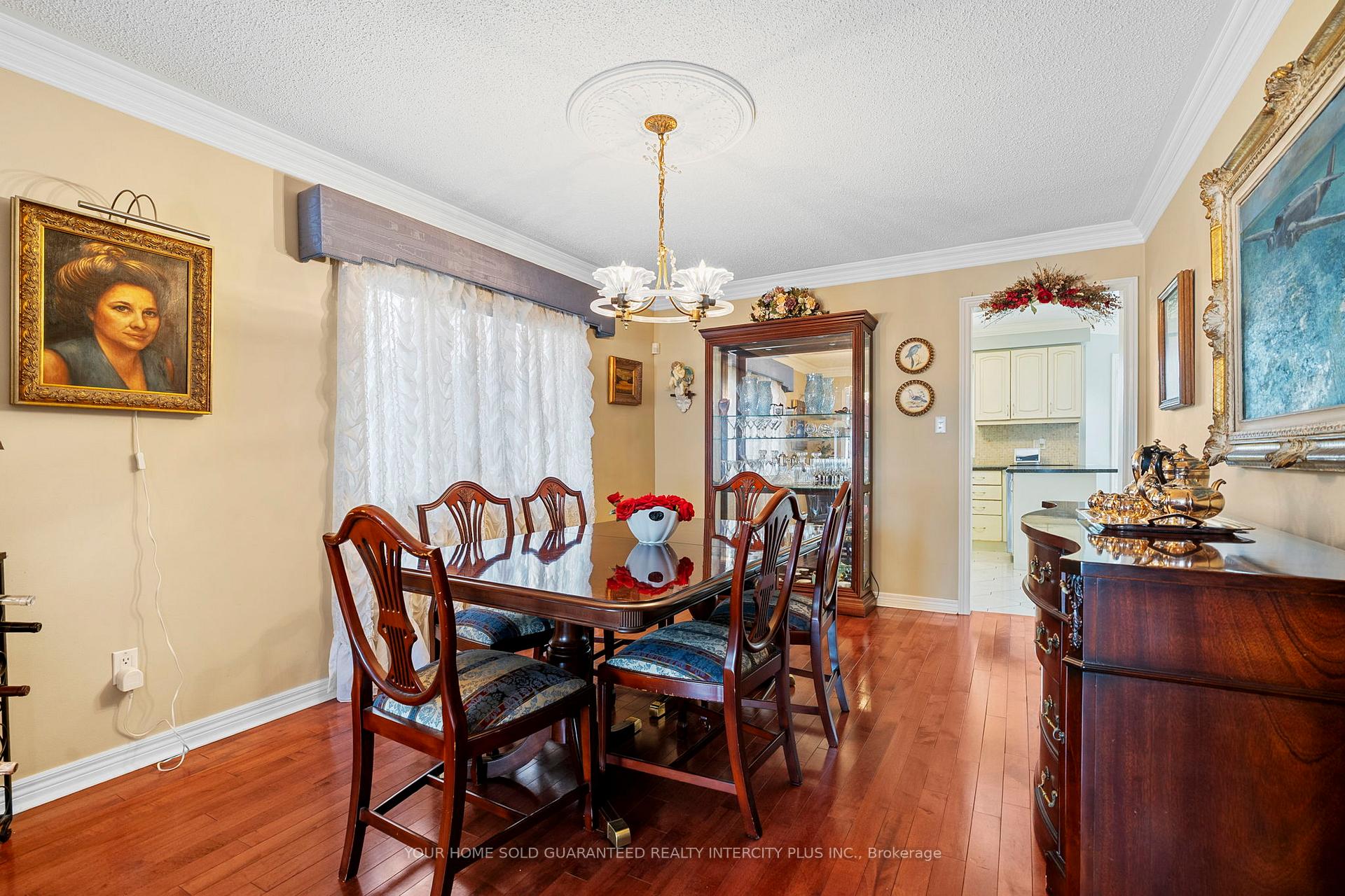 Photo 7 of 19 Mandolin Court, Vaughan, West Woodbridge — HOMEH