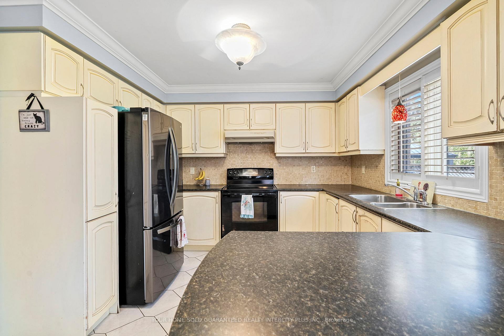 Photo 9 of 19 Mandolin Court, Vaughan, West Woodbridge — HOMEH
