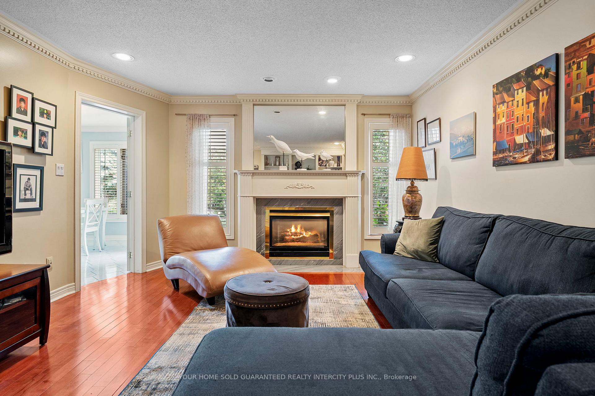 Photo 15 of 19 Mandolin Court, Vaughan, West Woodbridge — HOMEH