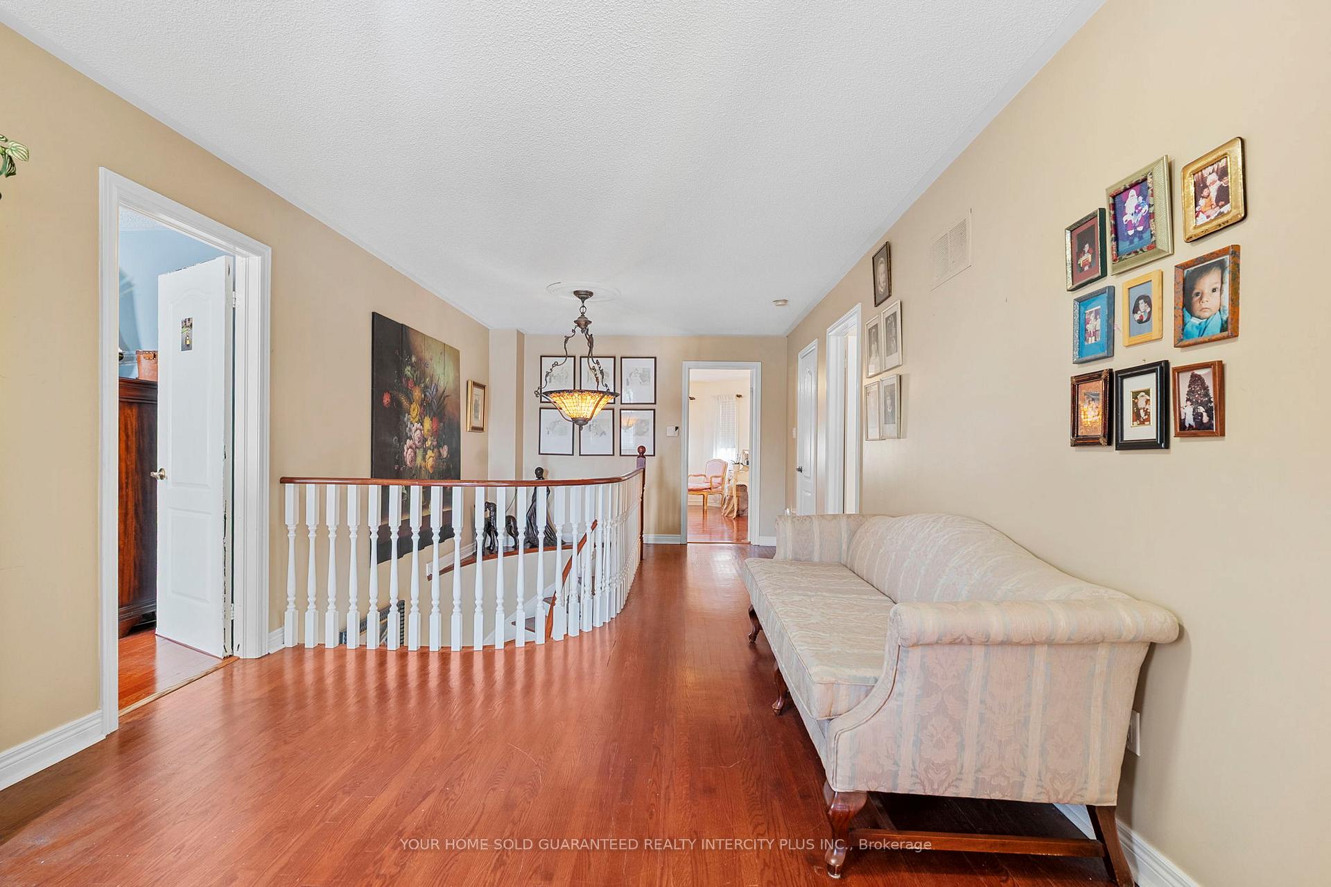 Photo 18 of 19 Mandolin Court, Vaughan, West Woodbridge — HOMEH