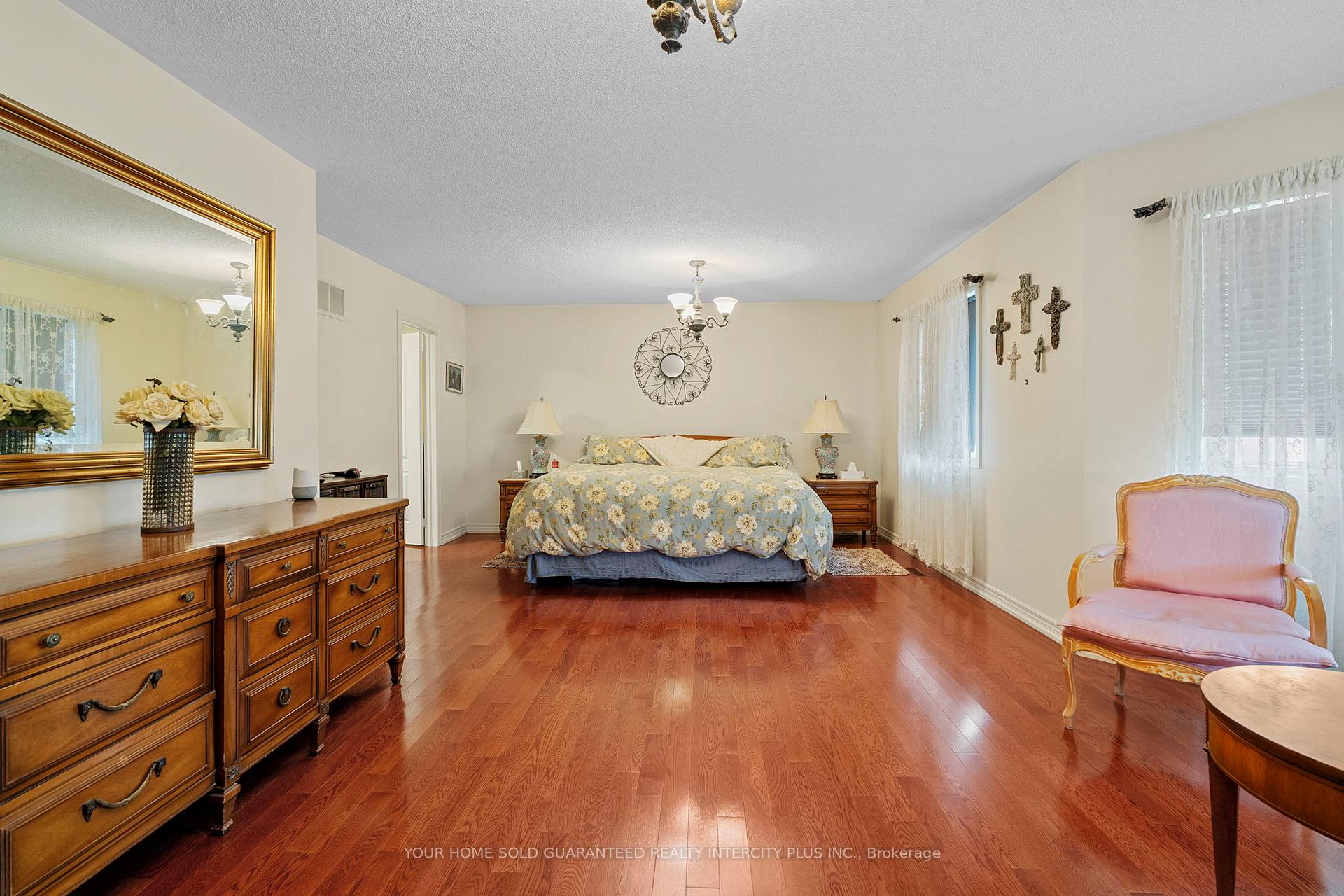 Photo 19 of 19 Mandolin Court, Vaughan, West Woodbridge — HOMEH