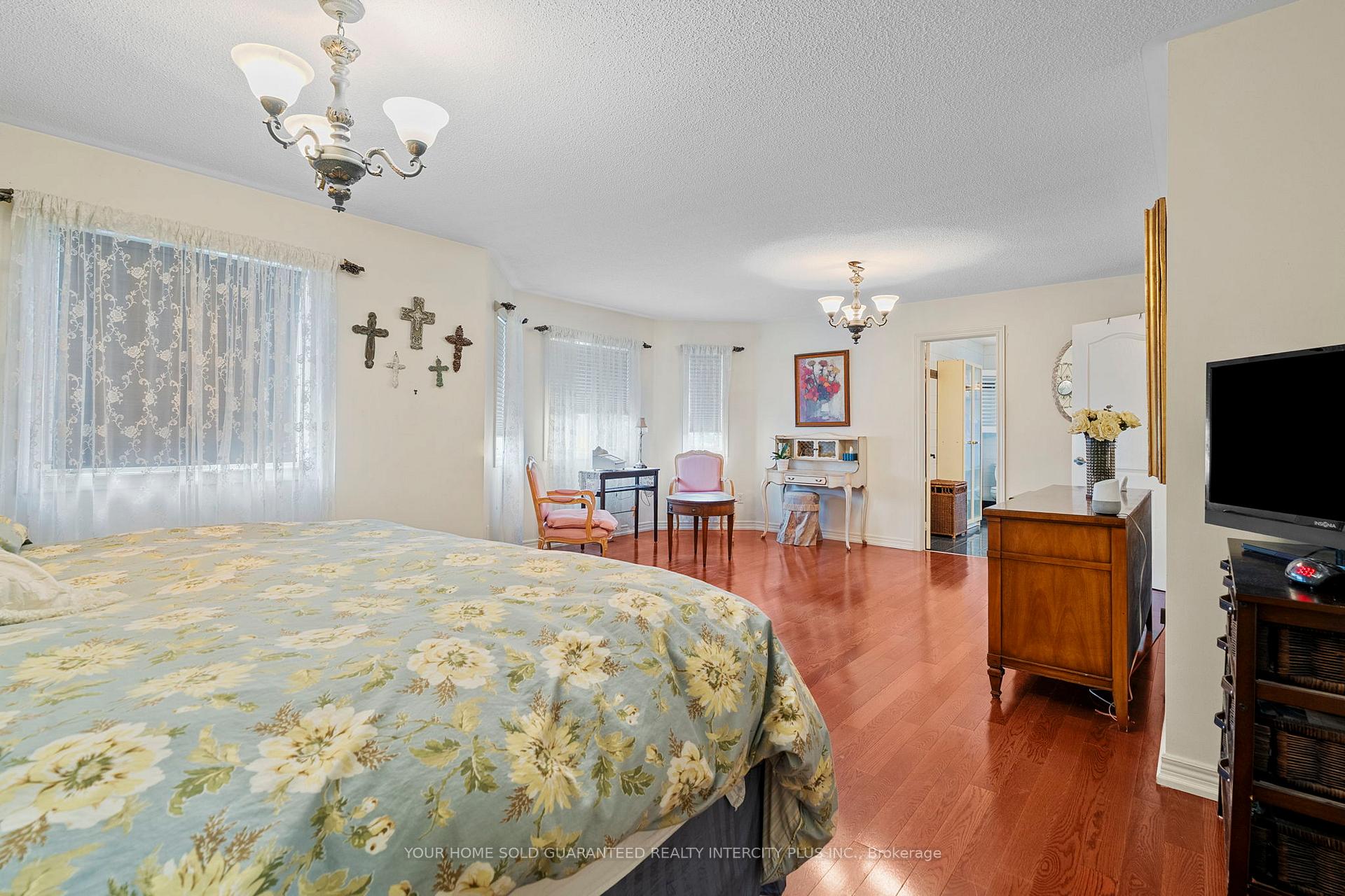 Photo 20 of 19 Mandolin Court, Vaughan, West Woodbridge — HOMEH
