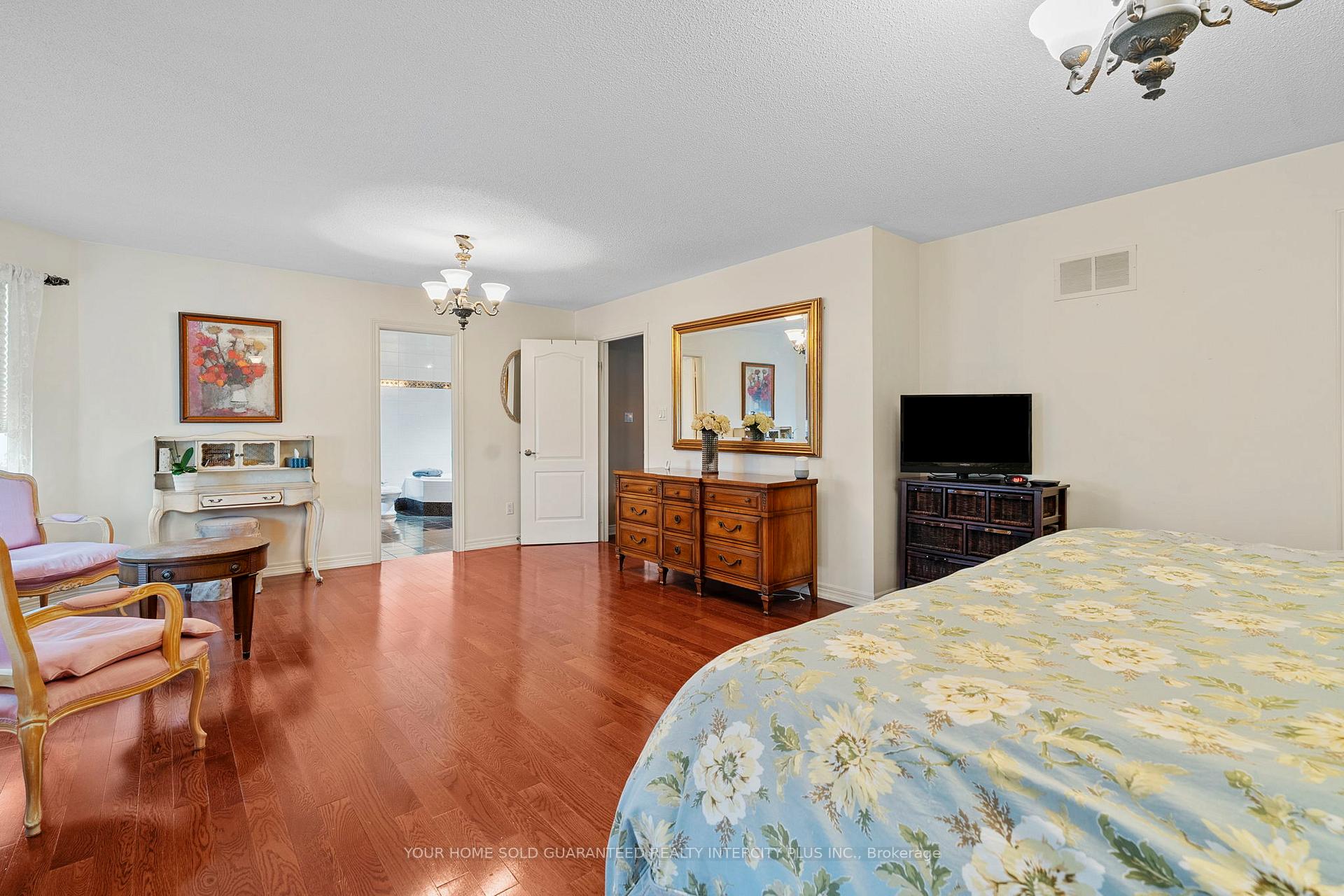 Photo 21 of 19 Mandolin Court, Vaughan, West Woodbridge — HOMEH
