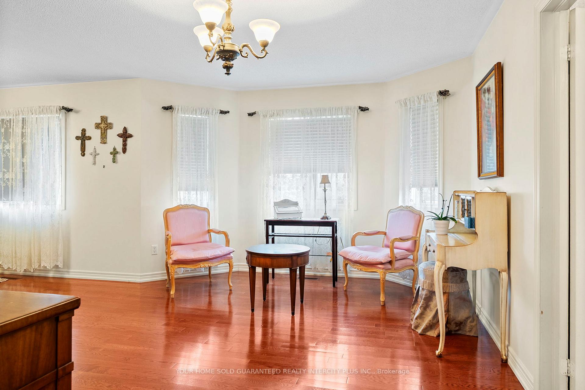 Photo 22 of 19 Mandolin Court, Vaughan, West Woodbridge — HOMEH