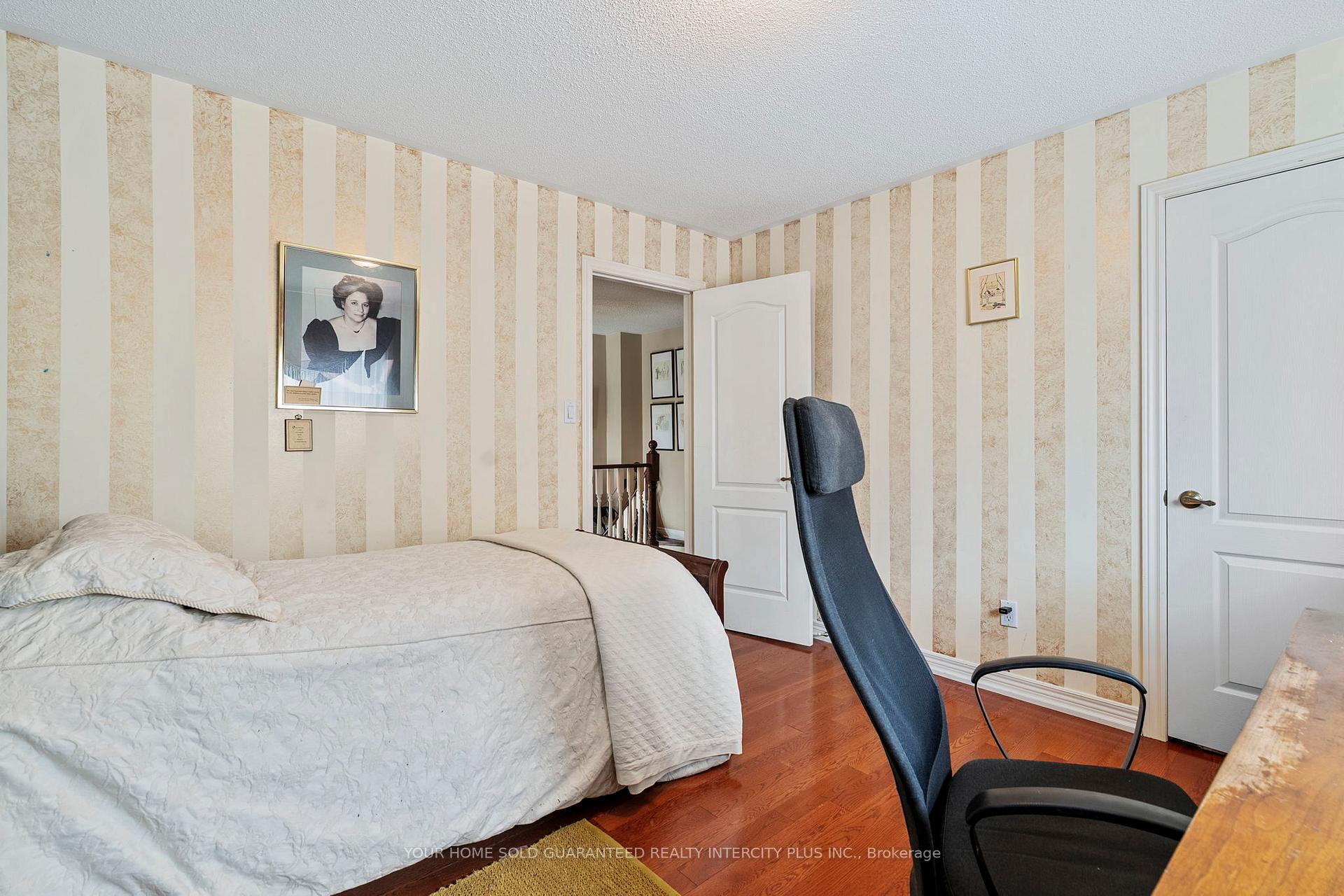 Photo 23 of 19 Mandolin Court, Vaughan, West Woodbridge — HOMEH