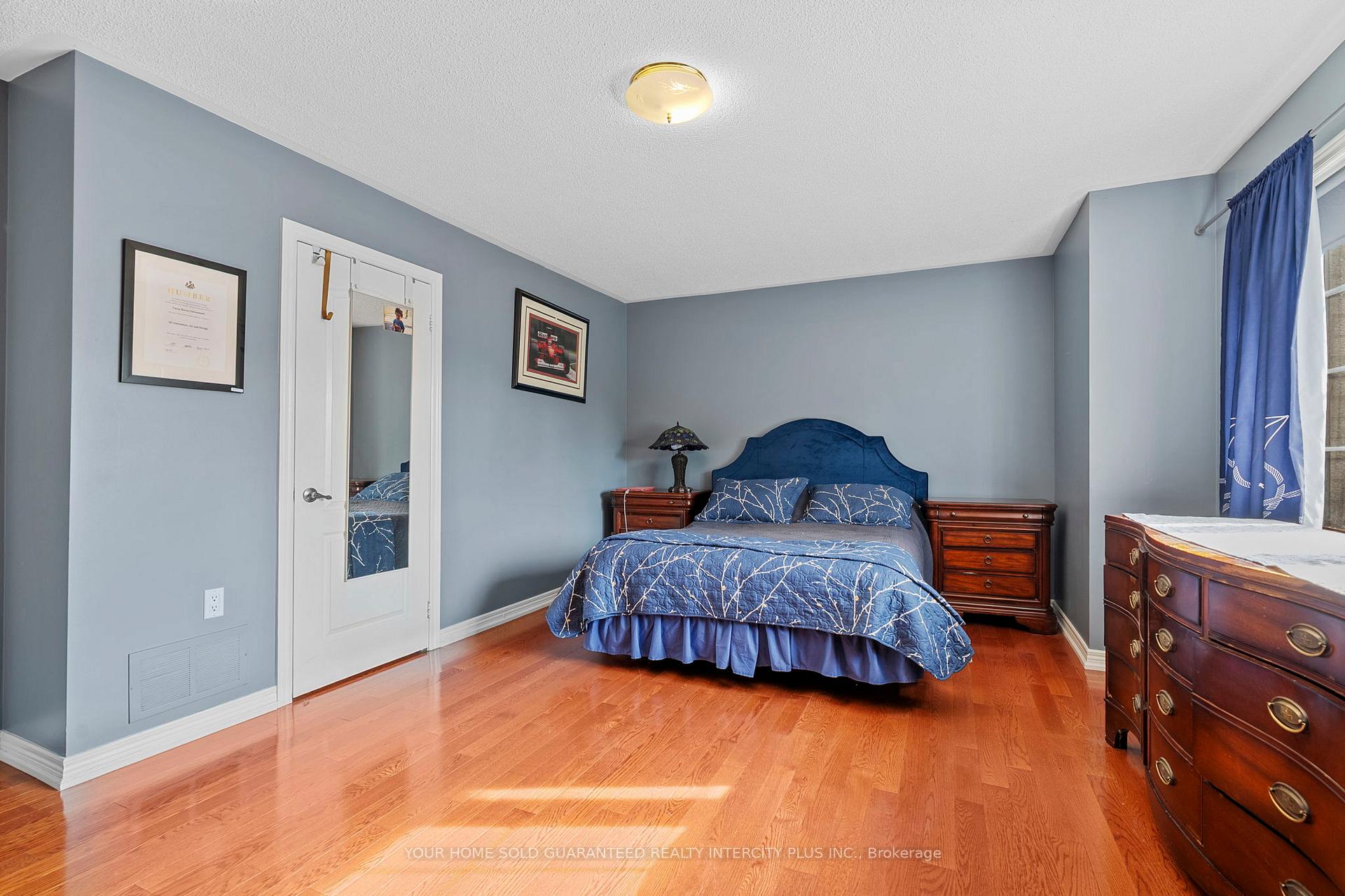 Photo 28 of 19 Mandolin Court, Vaughan, West Woodbridge — HOMEH