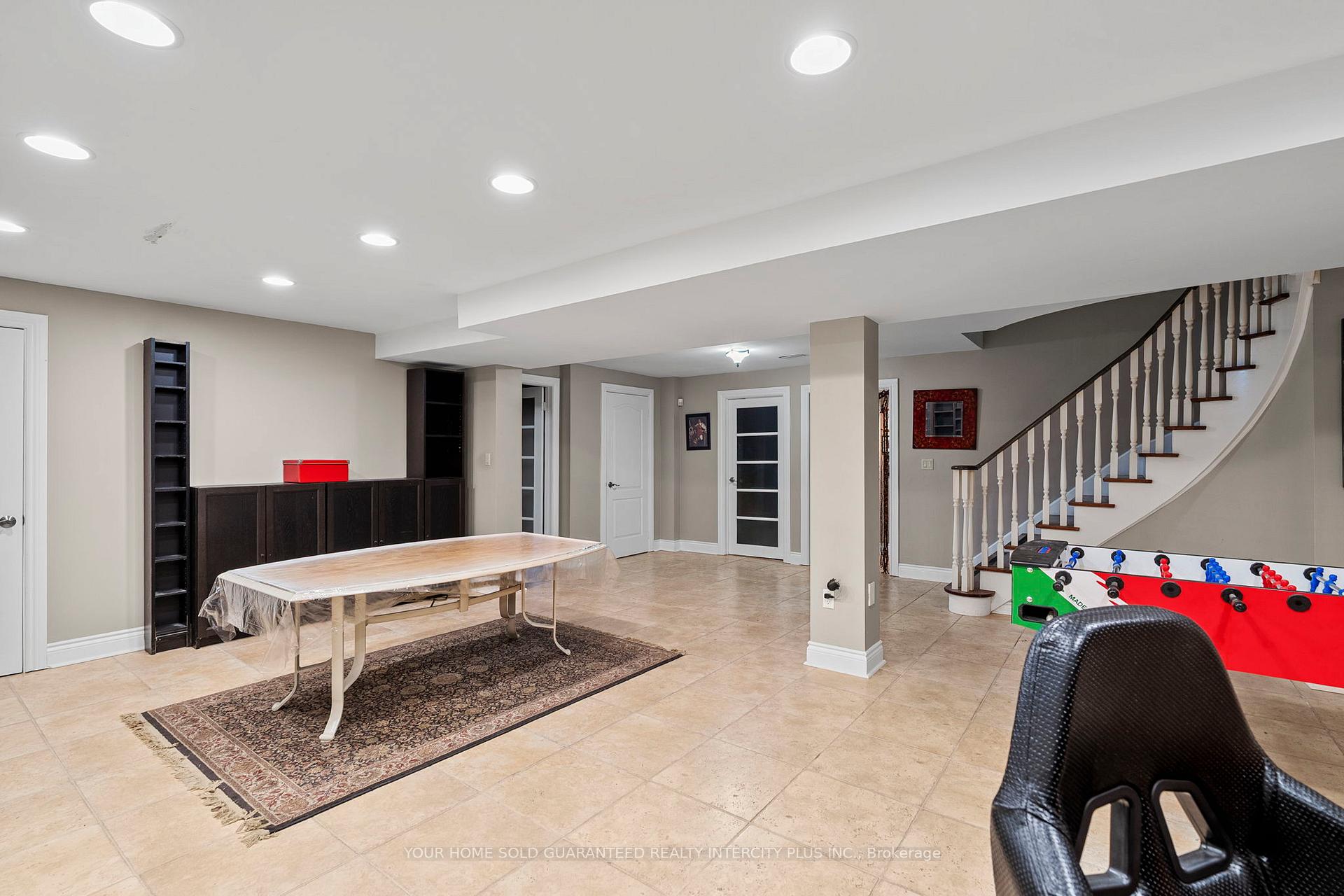 Photo 32 of 19 Mandolin Court, Vaughan, West Woodbridge — HOMEH