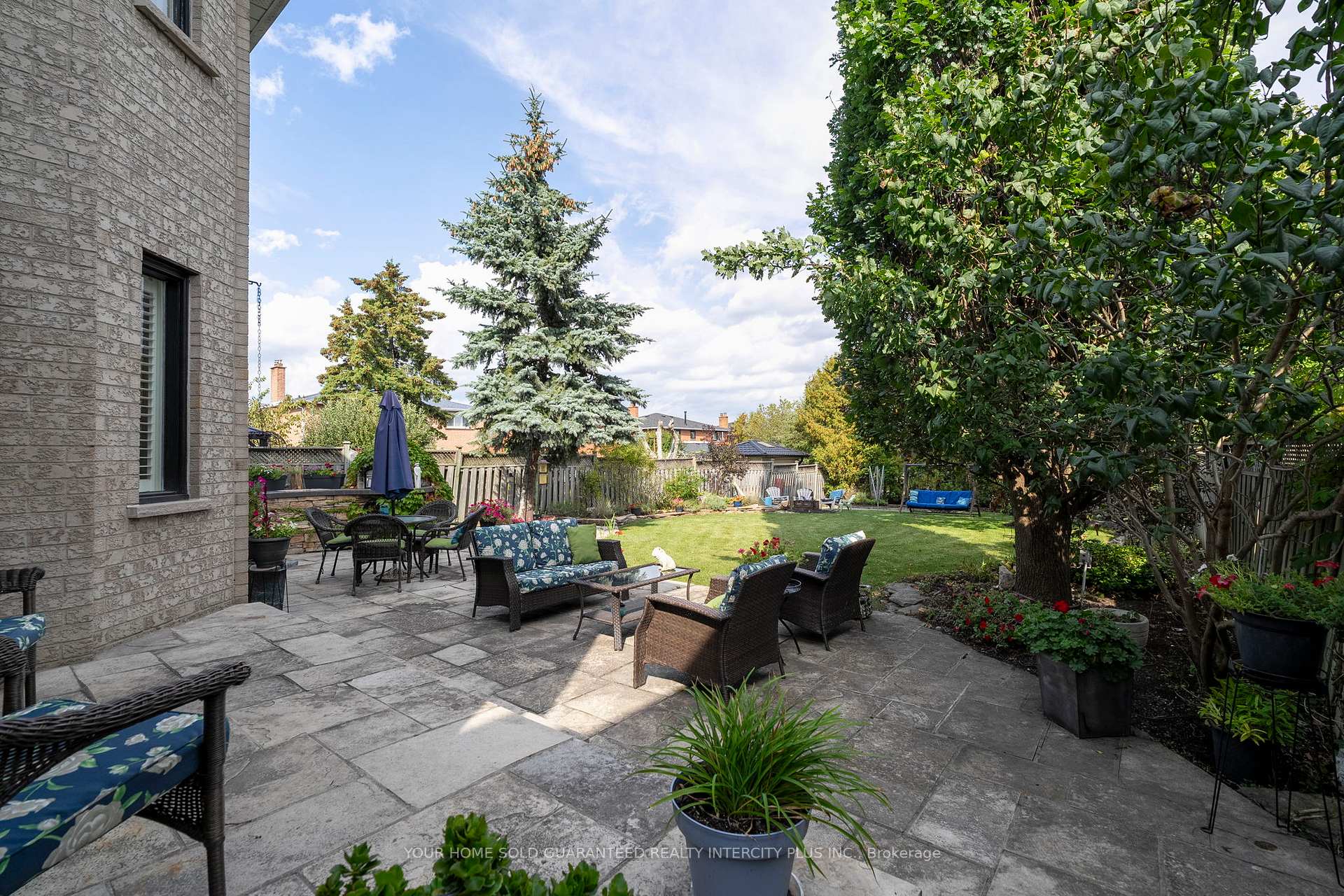 Photo 39 of 19 Mandolin Court, Vaughan, West Woodbridge — HOMEH