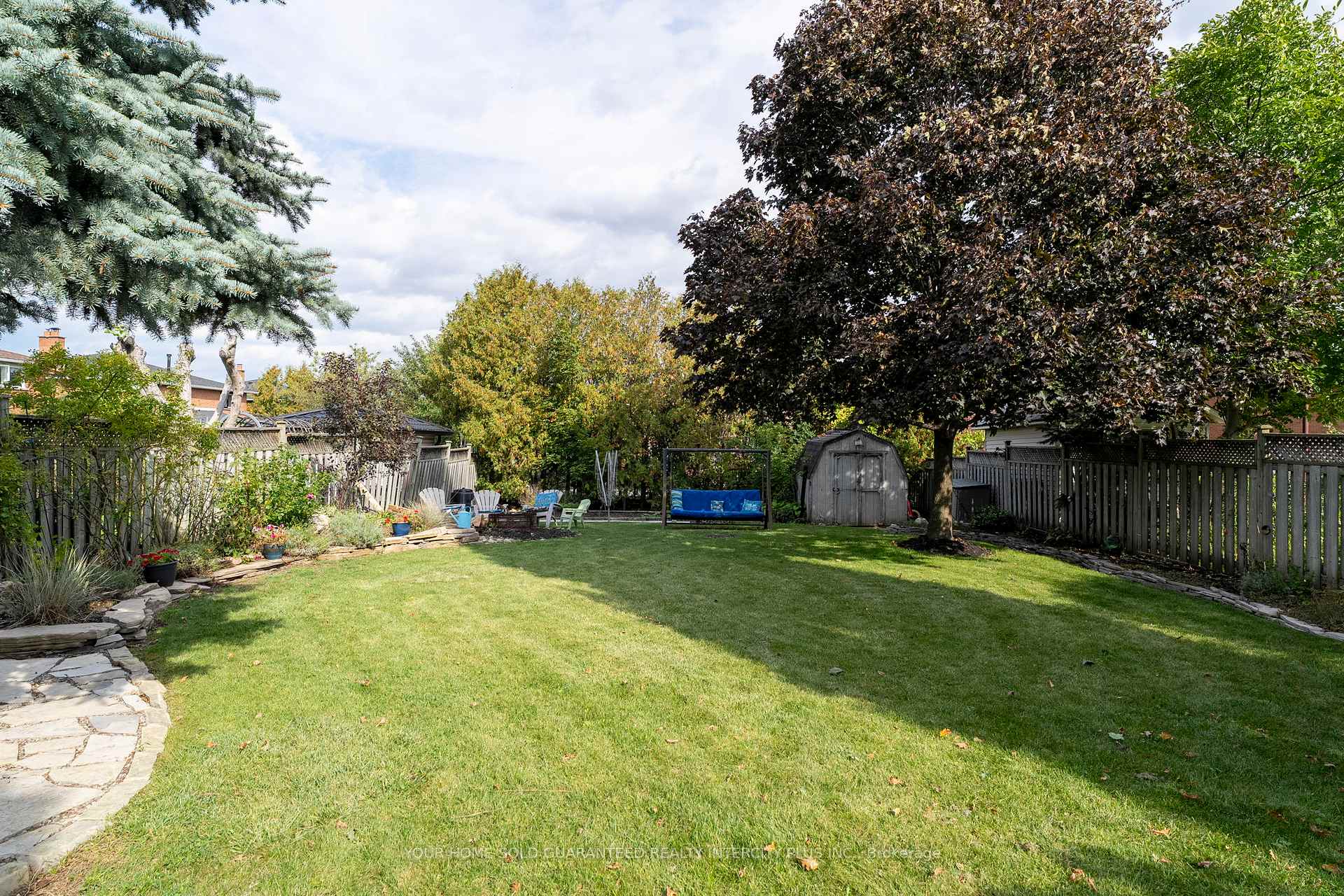 Photo 42 of 19 Mandolin Court, Vaughan, West Woodbridge — HOMEH