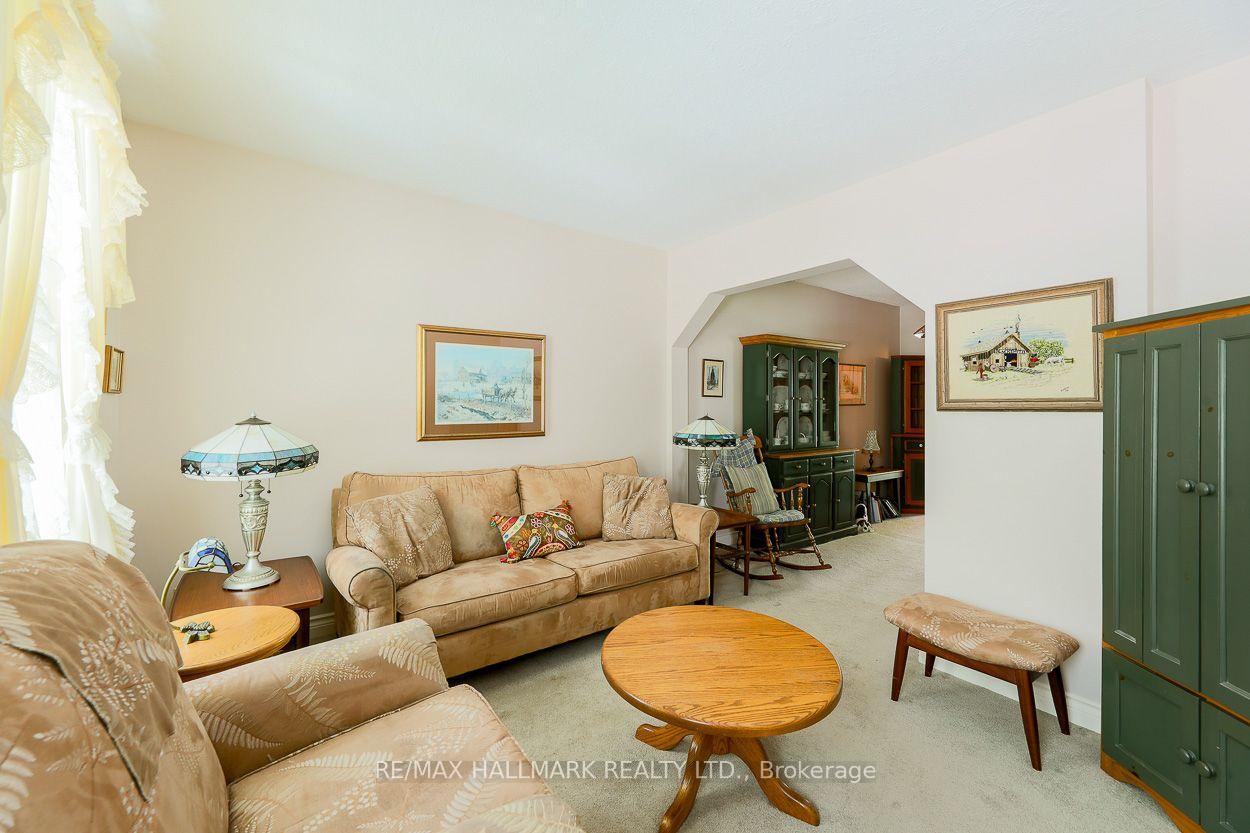 Photo 6 of 40 Pinegrove Avenue, Scarborough, Birchcliffe-Cliffside — HOMEH