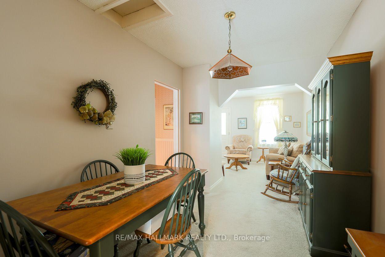 Photo 7 of 40 Pinegrove Avenue, Scarborough, Birchcliffe-Cliffside — HOMEH