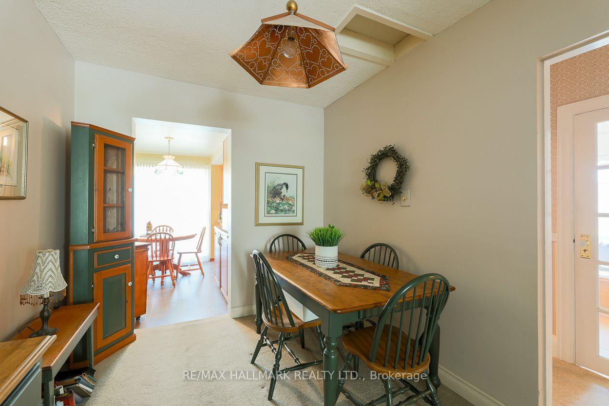 Photo 8 of 40 Pinegrove Avenue, Scarborough, Birchcliffe-Cliffside — HOMEH