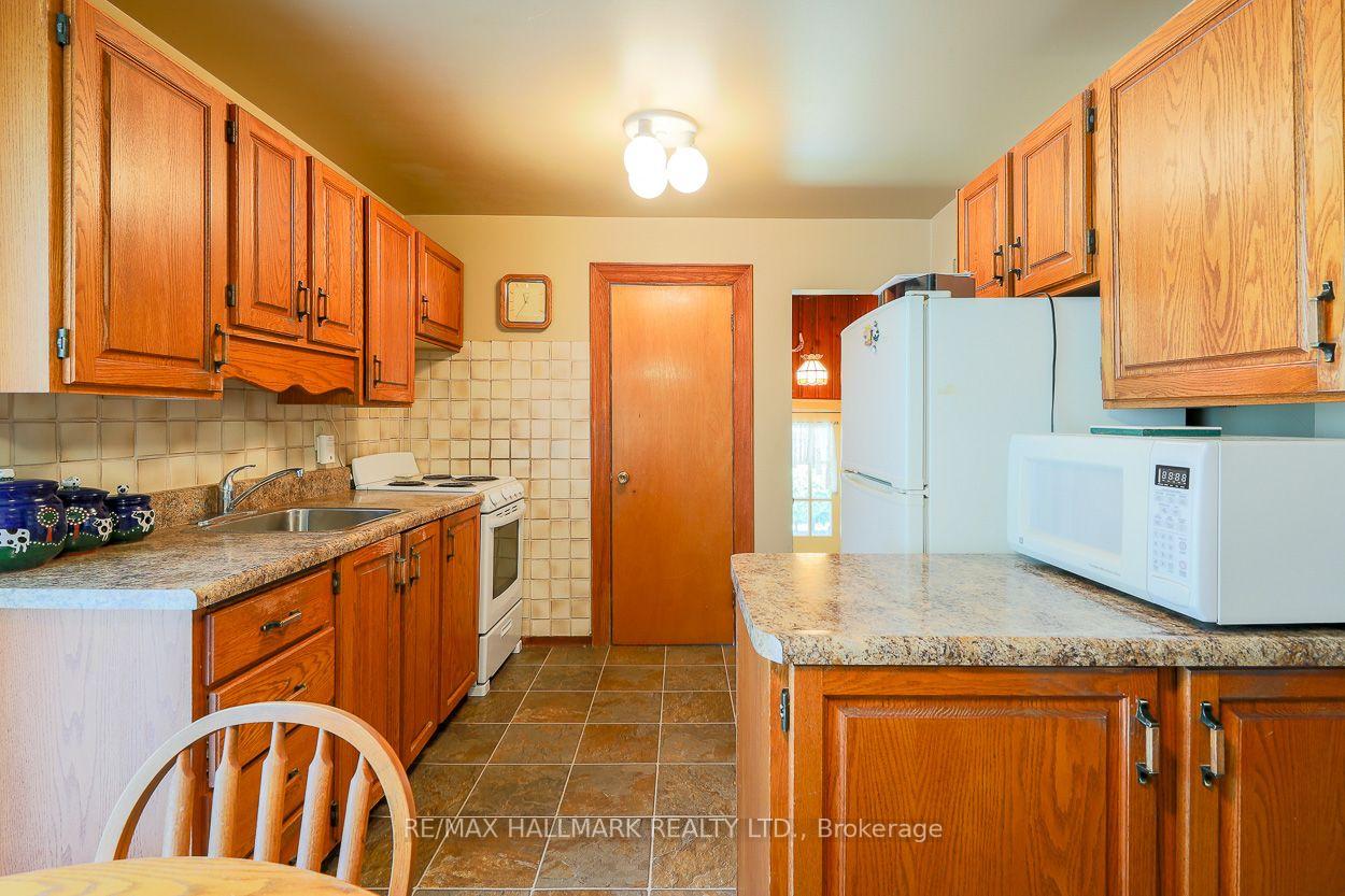 Photo 9 of 40 Pinegrove Avenue, Scarborough, Birchcliffe-Cliffside — HOMEH