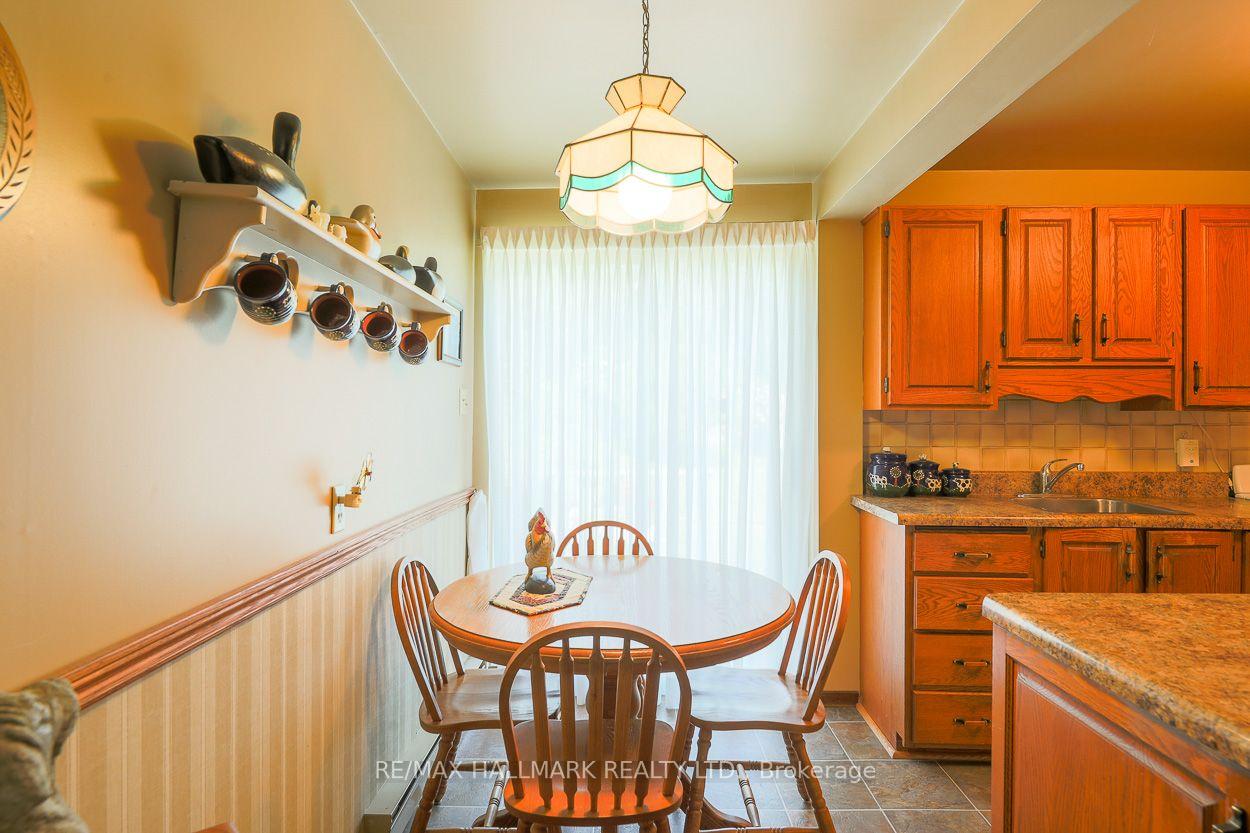 Photo 11 of 40 Pinegrove Avenue, Scarborough, Birchcliffe-Cliffside — HOMEH