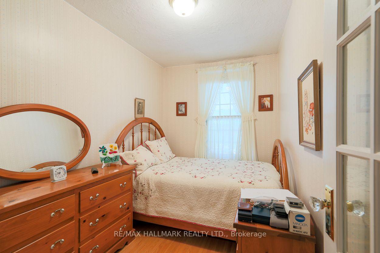 Photo 12 of 40 Pinegrove Avenue, Scarborough, Birchcliffe-Cliffside — HOMEH