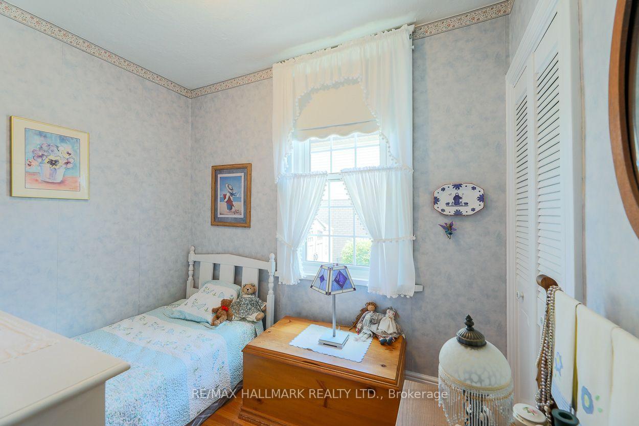 Photo 14 of 40 Pinegrove Avenue, Scarborough, Birchcliffe-Cliffside — HOMEH