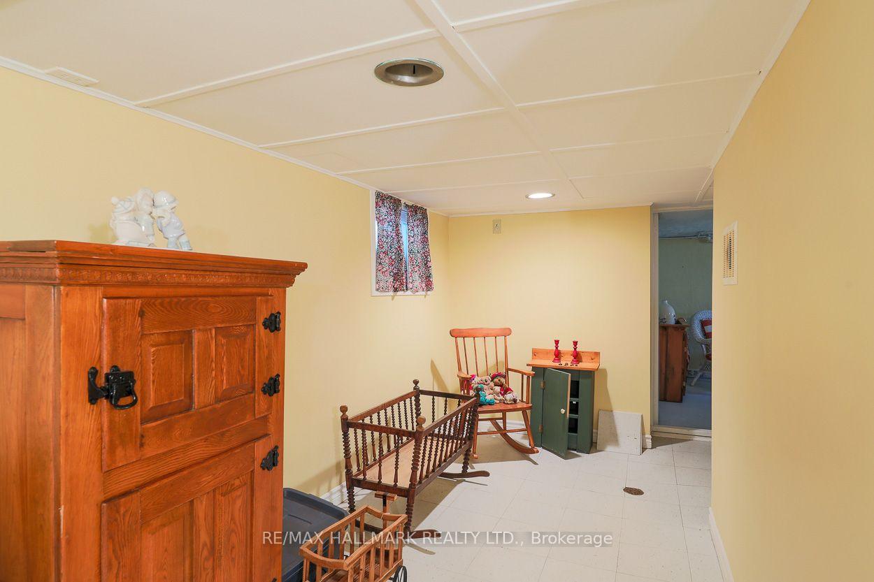 Photo 16 of 40 Pinegrove Avenue, Scarborough, Birchcliffe-Cliffside — HOMEH