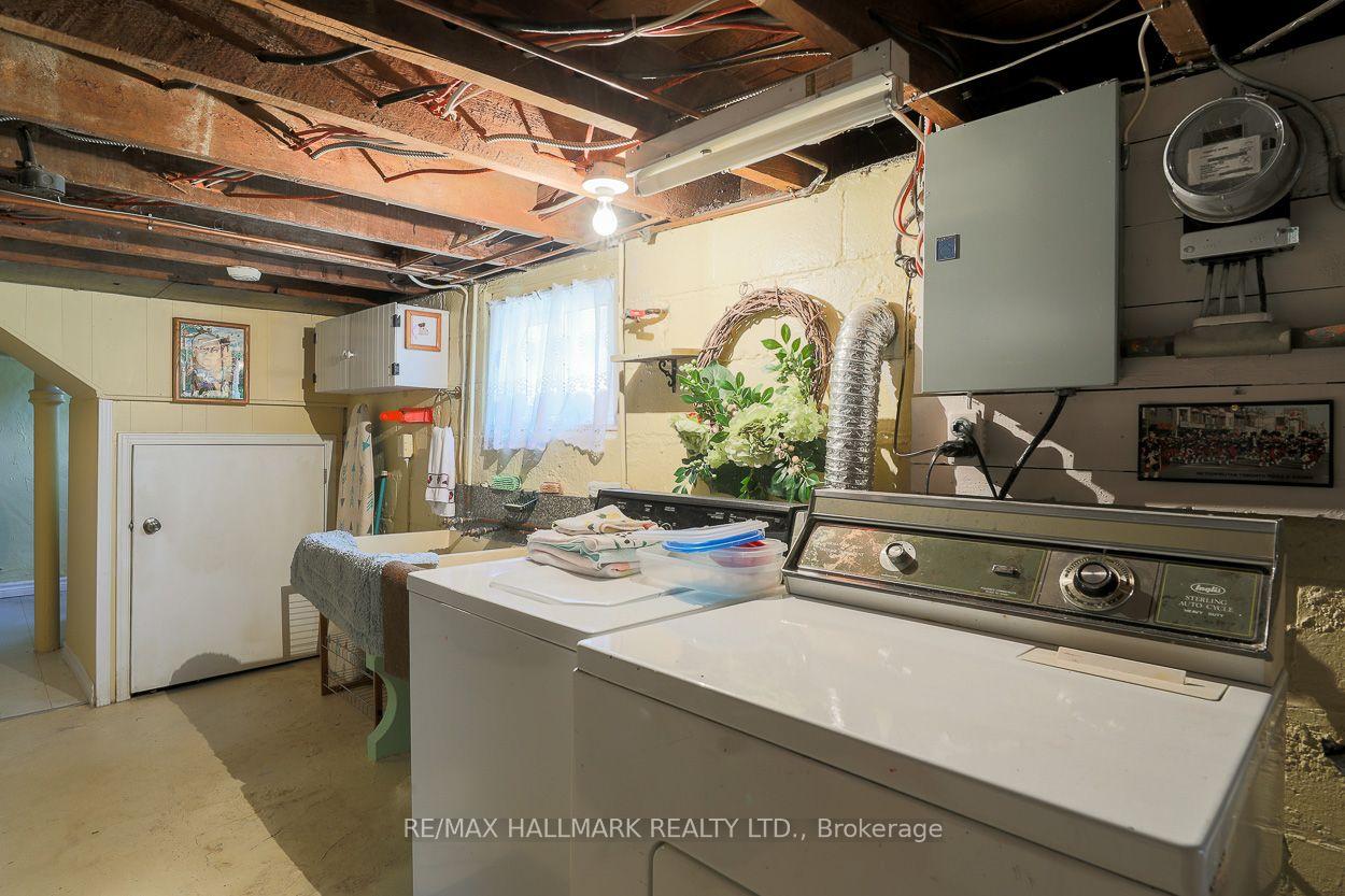 Photo 18 of 40 Pinegrove Avenue, Scarborough, Birchcliffe-Cliffside — HOMEH