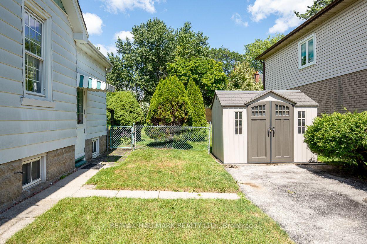 Photo 20 of 40 Pinegrove Avenue, Scarborough, Birchcliffe-Cliffside — HOMEH
