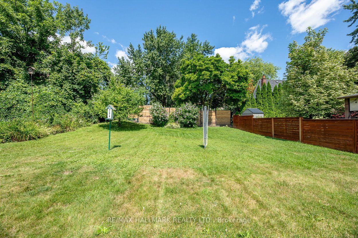 Photo 21 of 40 Pinegrove Avenue, Scarborough, Birchcliffe-Cliffside — HOMEH