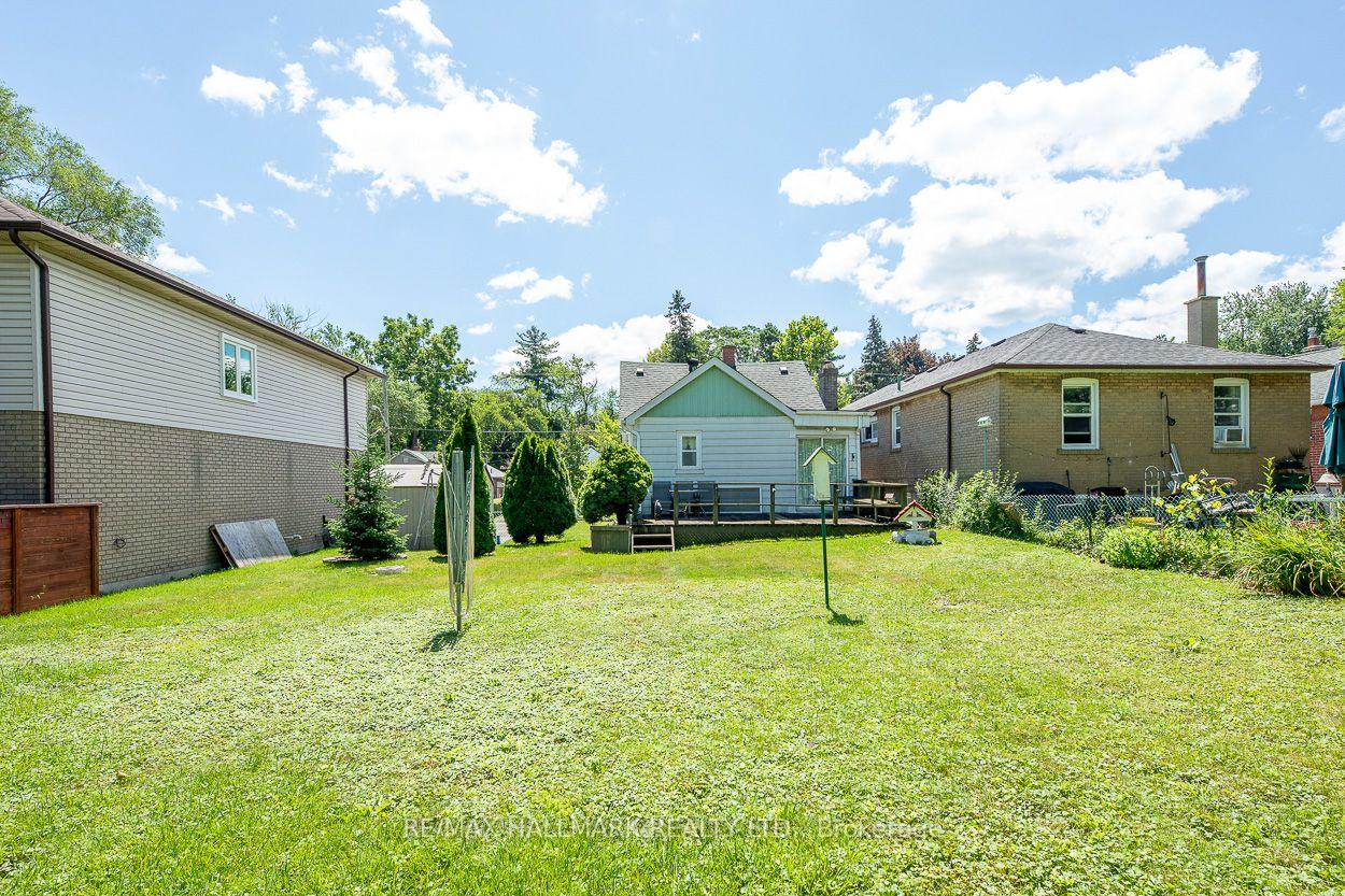 Photo 22 of 40 Pinegrove Avenue, Scarborough, Birchcliffe-Cliffside — HOMEH