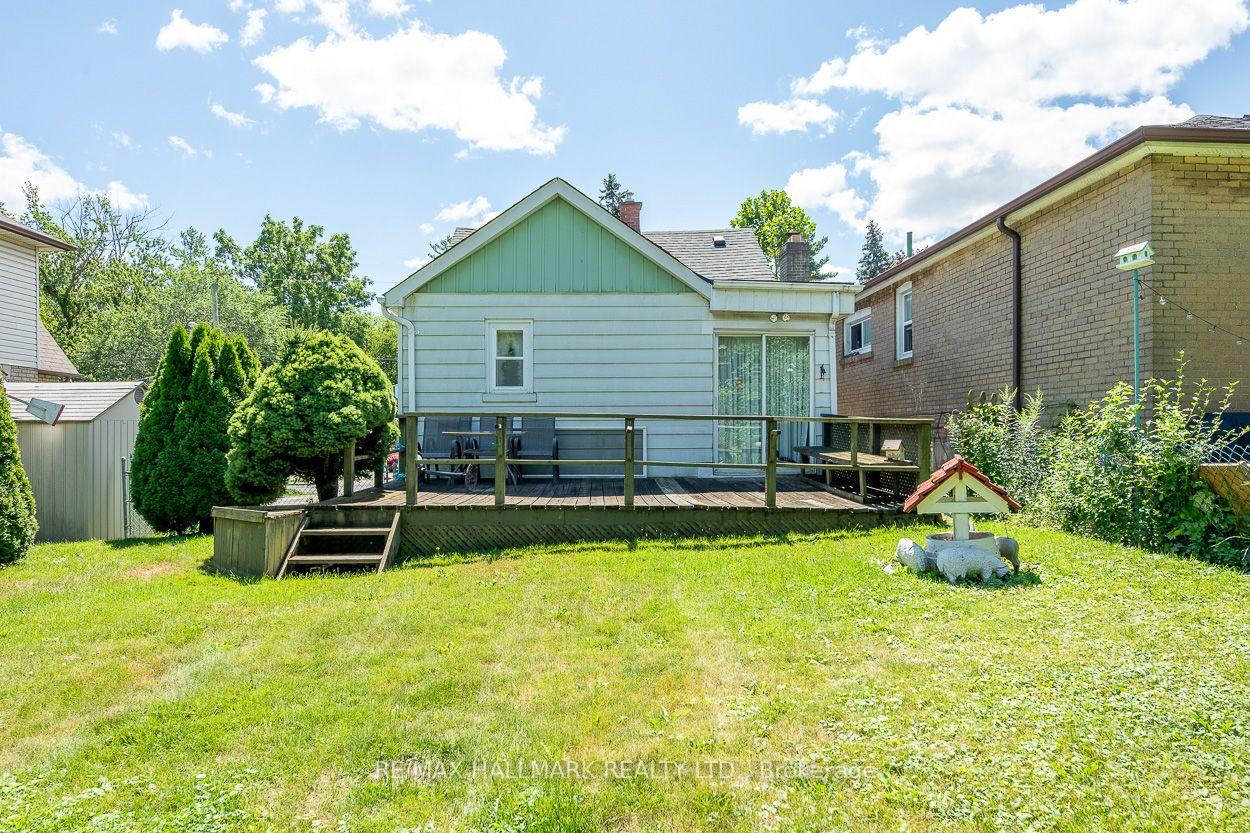 Photo 23 of 40 Pinegrove Avenue, Scarborough, Birchcliffe-Cliffside — HOMEH