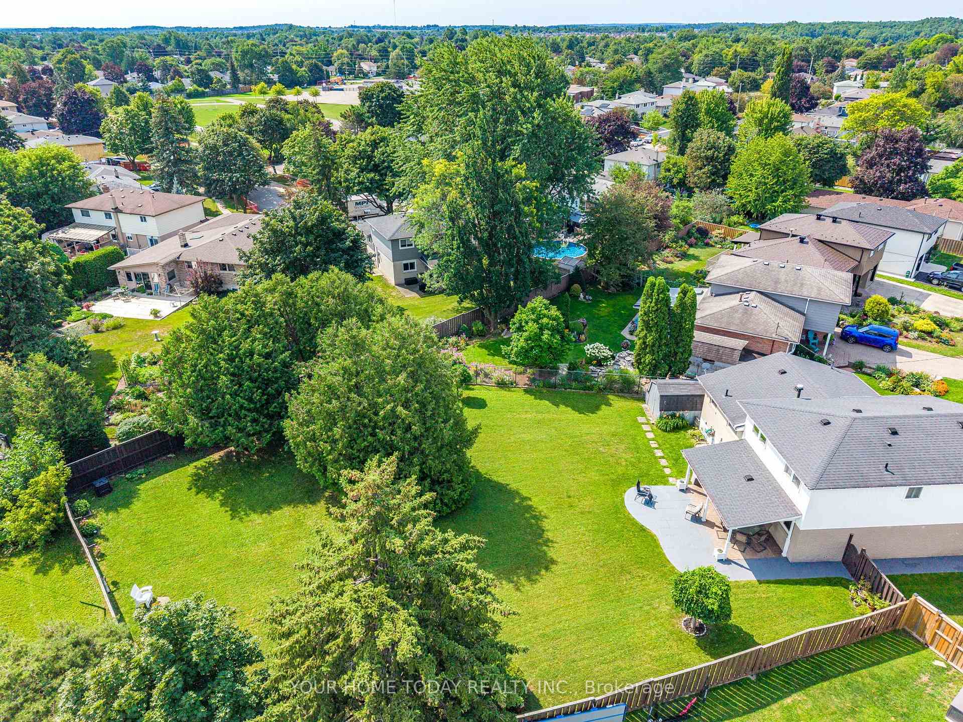 Photo 2 of 10 Marilyn Crescent, Halton Hills, Georgetown — HOMEH