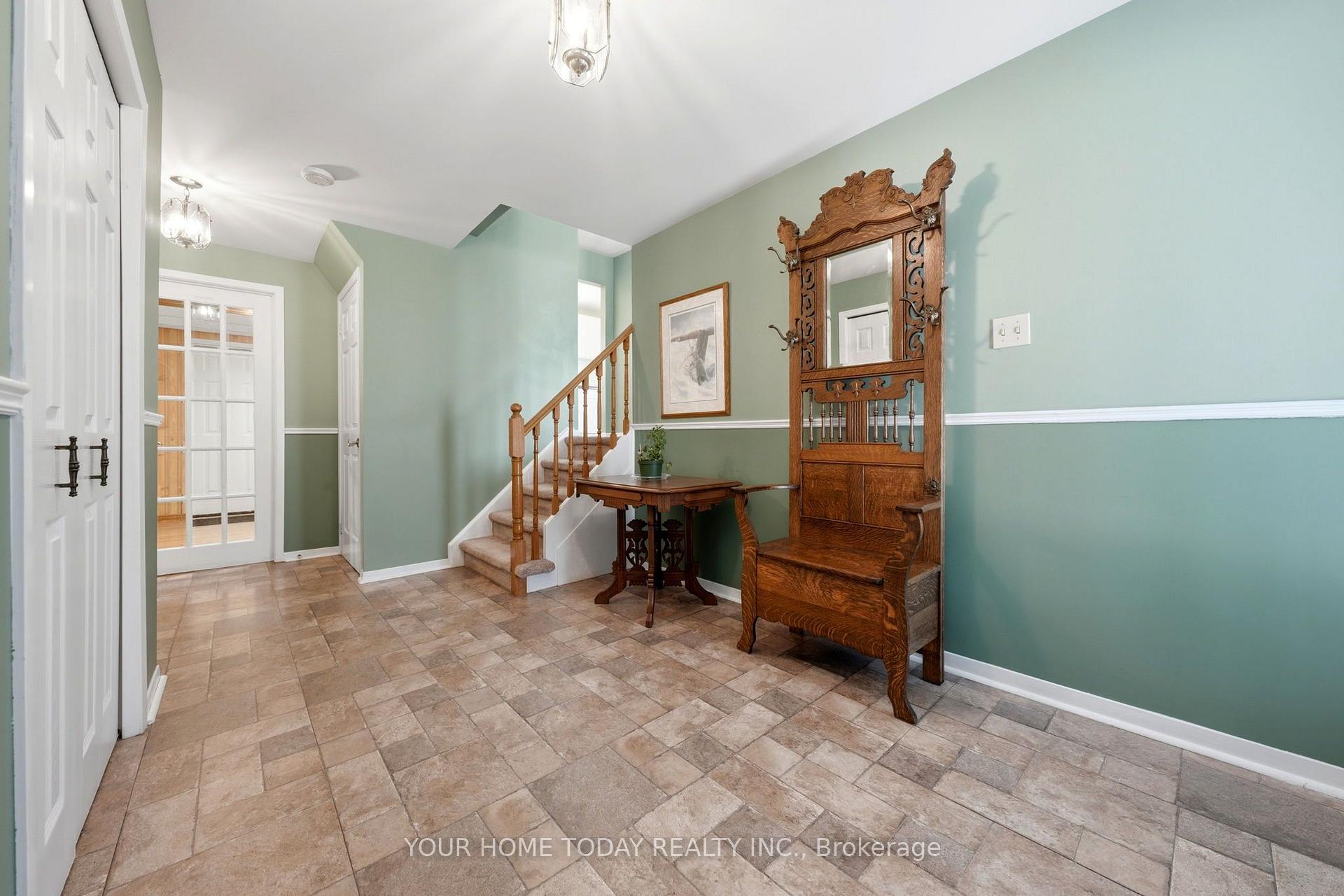Photo 5 of 10 Marilyn Crescent, Halton Hills, Georgetown — HOMEH