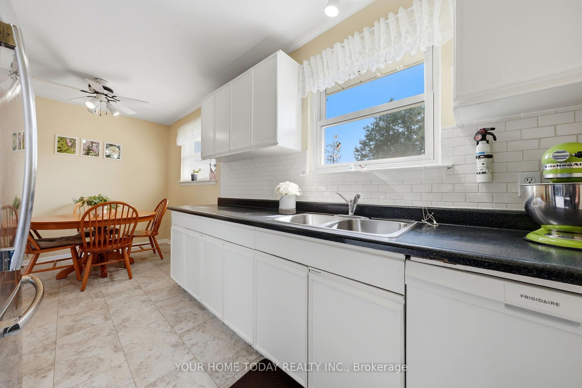 Photo 13 of 10 Marilyn Crescent, Halton Hills, Georgetown — HOMEH