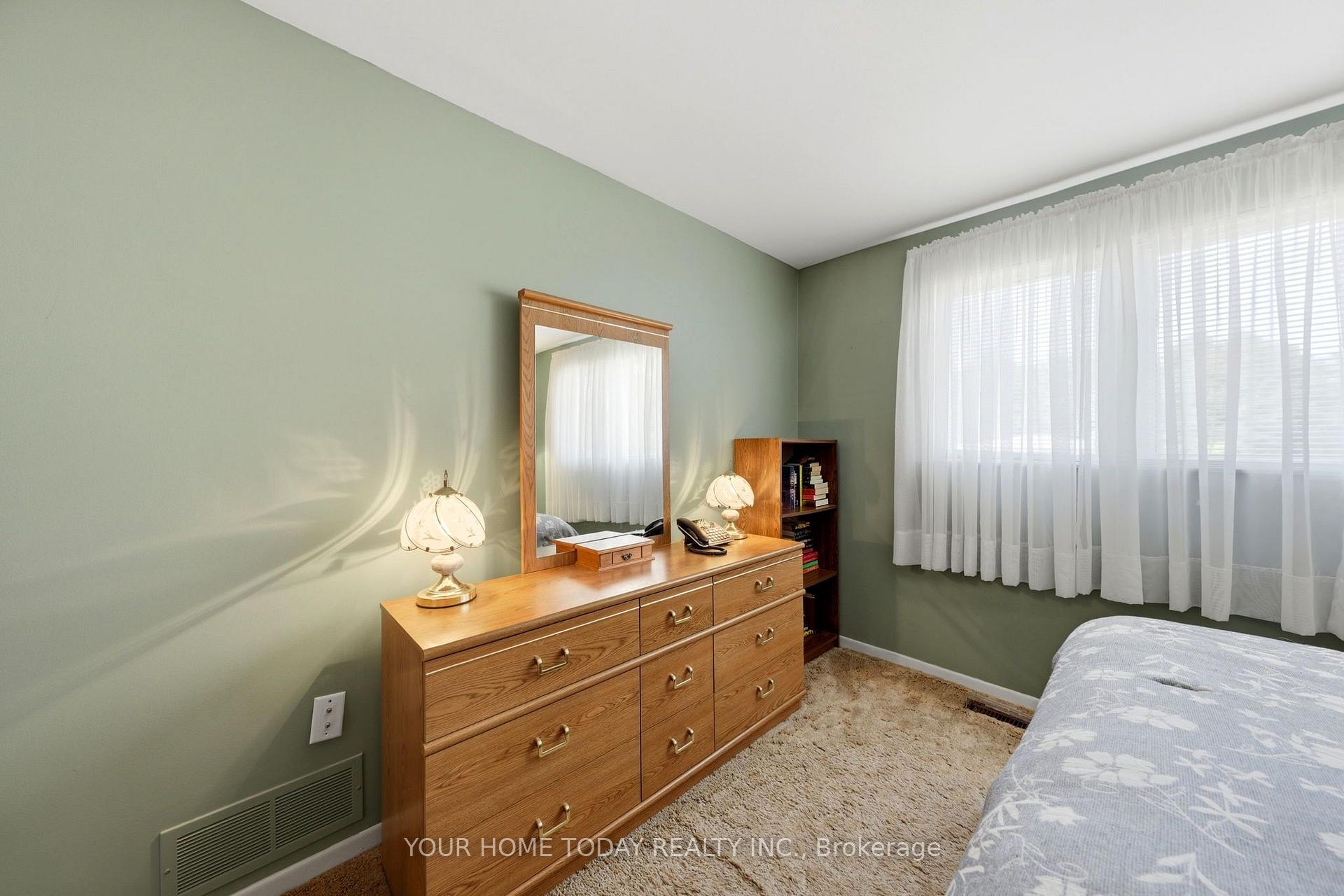 Photo 21 of 10 Marilyn Crescent, Halton Hills, Georgetown — HOMEH