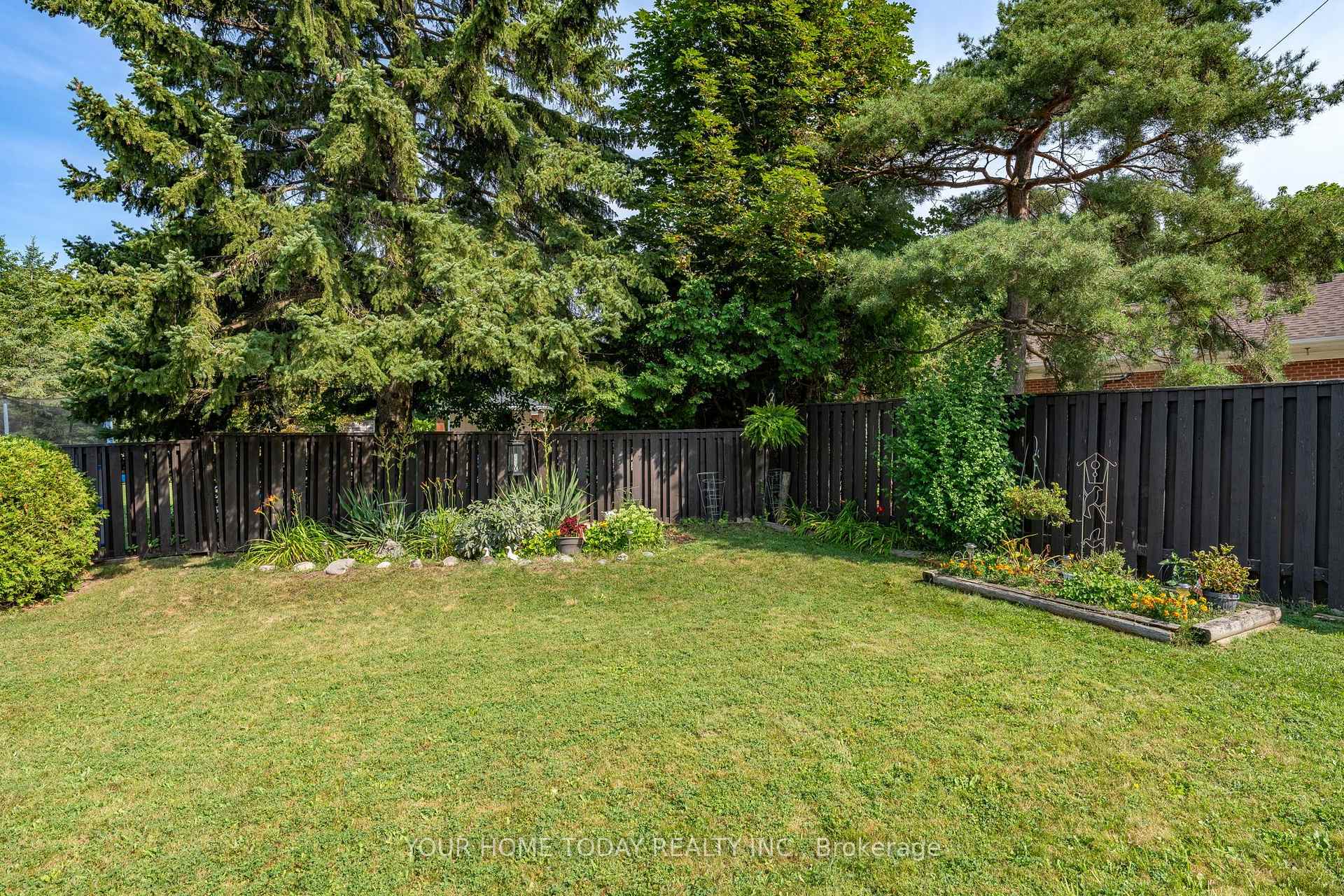 Photo 39 of 10 Marilyn Crescent, Halton Hills, Georgetown — HOMEH