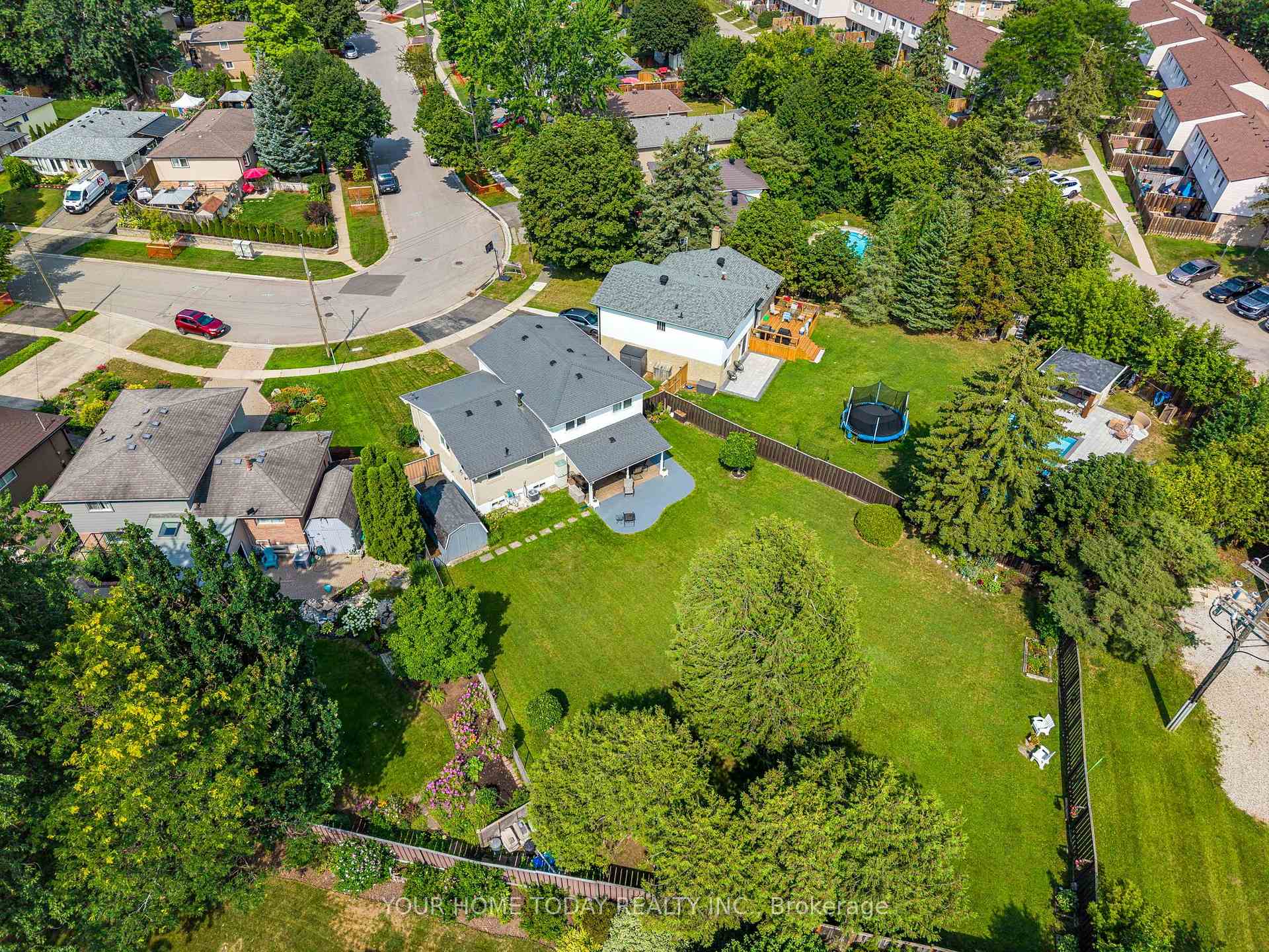 Photo 44 of 10 Marilyn Crescent, Halton Hills, Georgetown — HOMEH