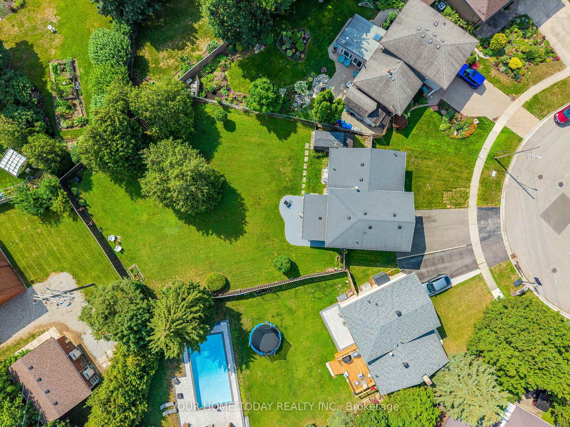 Photo 46 of 10 Marilyn Crescent, Halton Hills, Georgetown — HOMEH