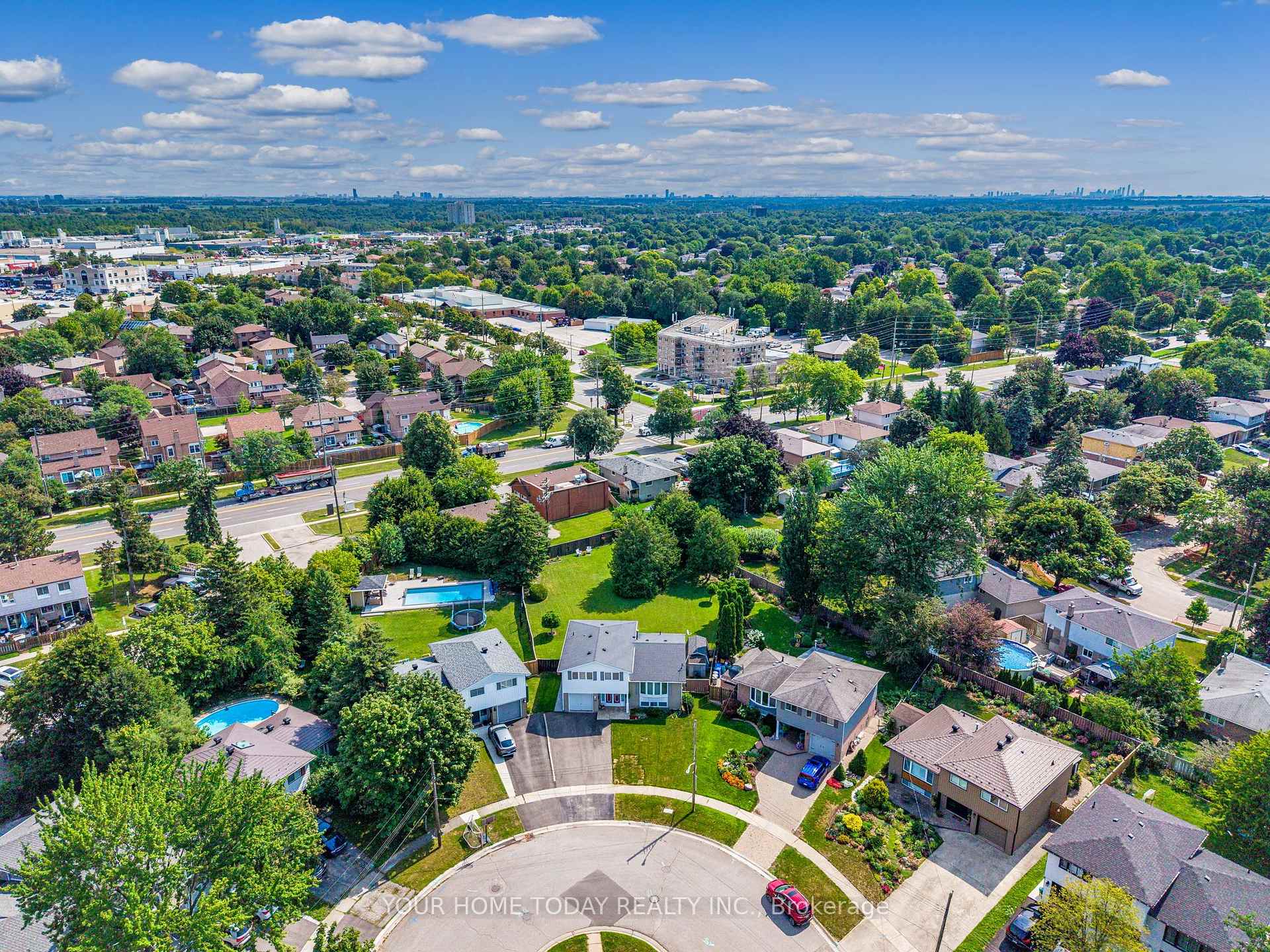 Photo 47 of 10 Marilyn Crescent, Halton Hills, Georgetown — HOMEH