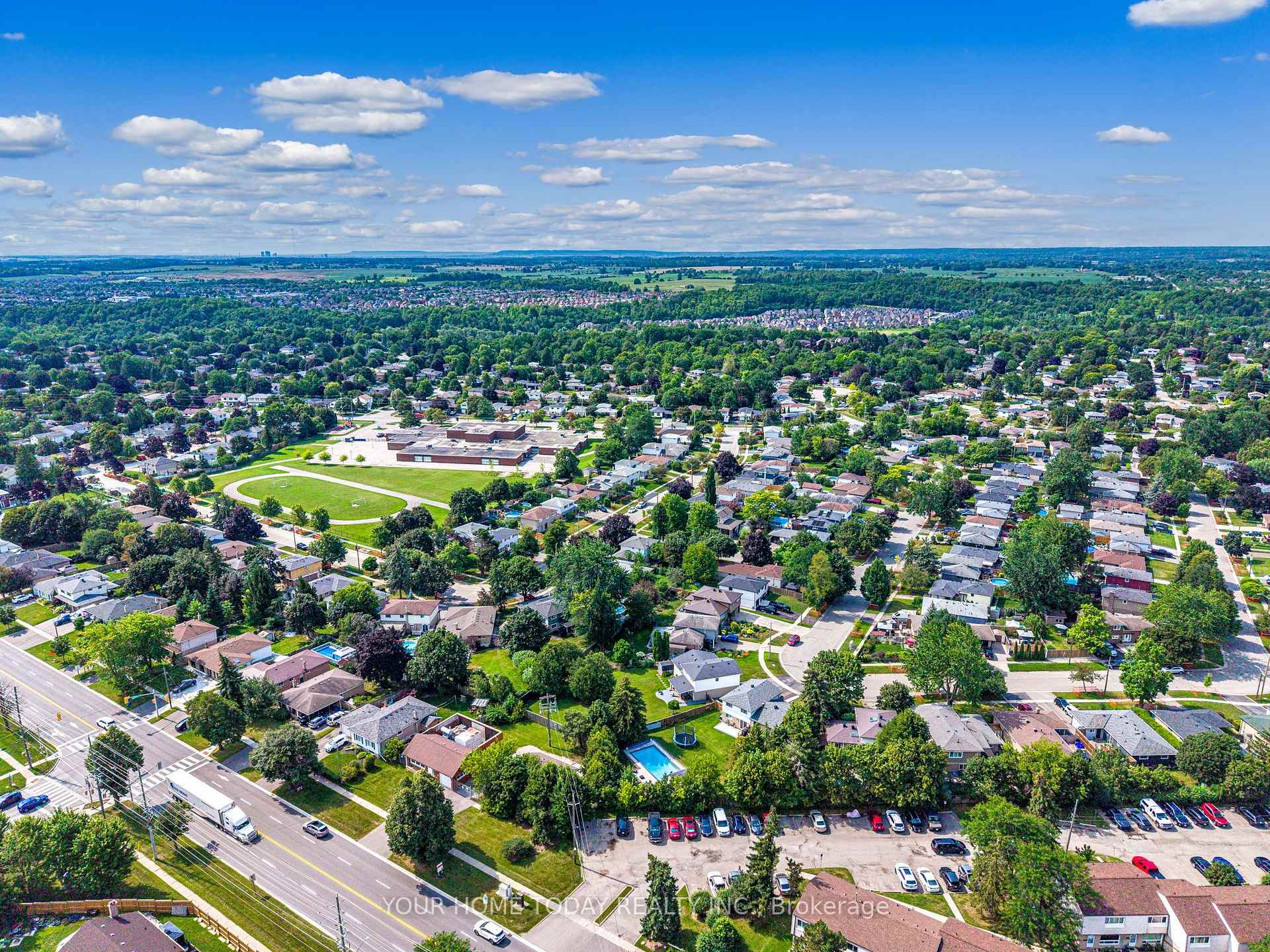 Photo 48 of 10 Marilyn Crescent, Halton Hills, Georgetown — HOMEH