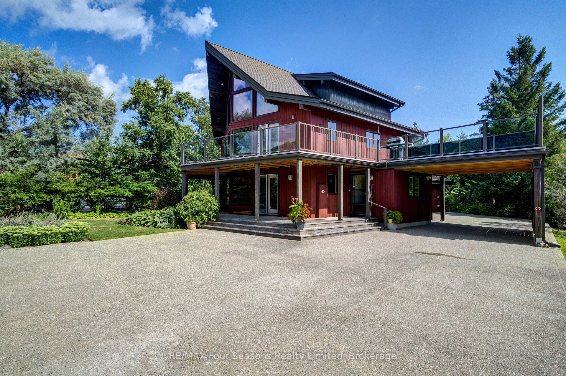 Photo 2 of 141 Jozo Weider Boulevard, Blue Mountains — HOMEH
