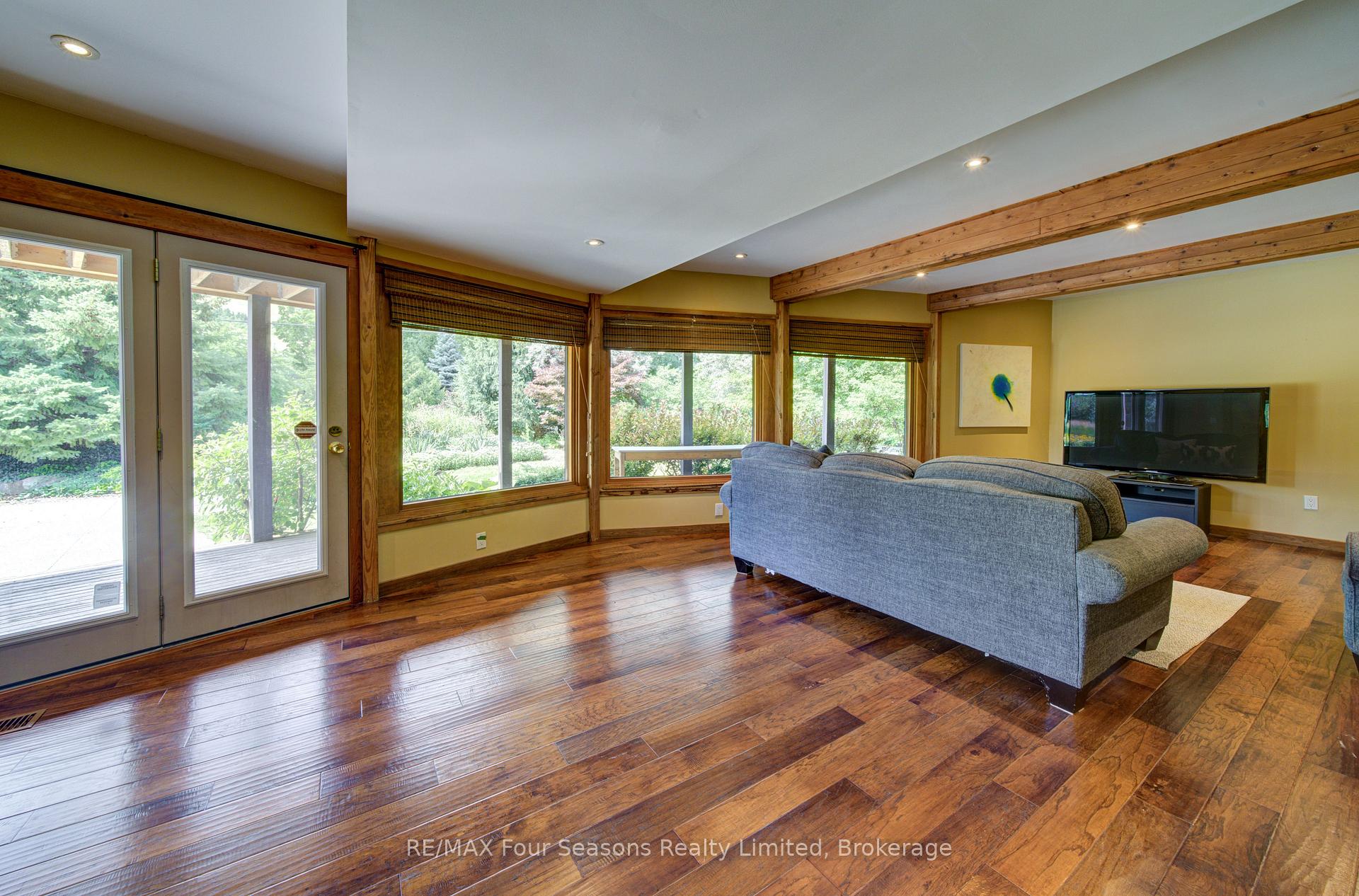 Photo 9 of 141 Jozo Weider Boulevard, Blue Mountains — HOMEH