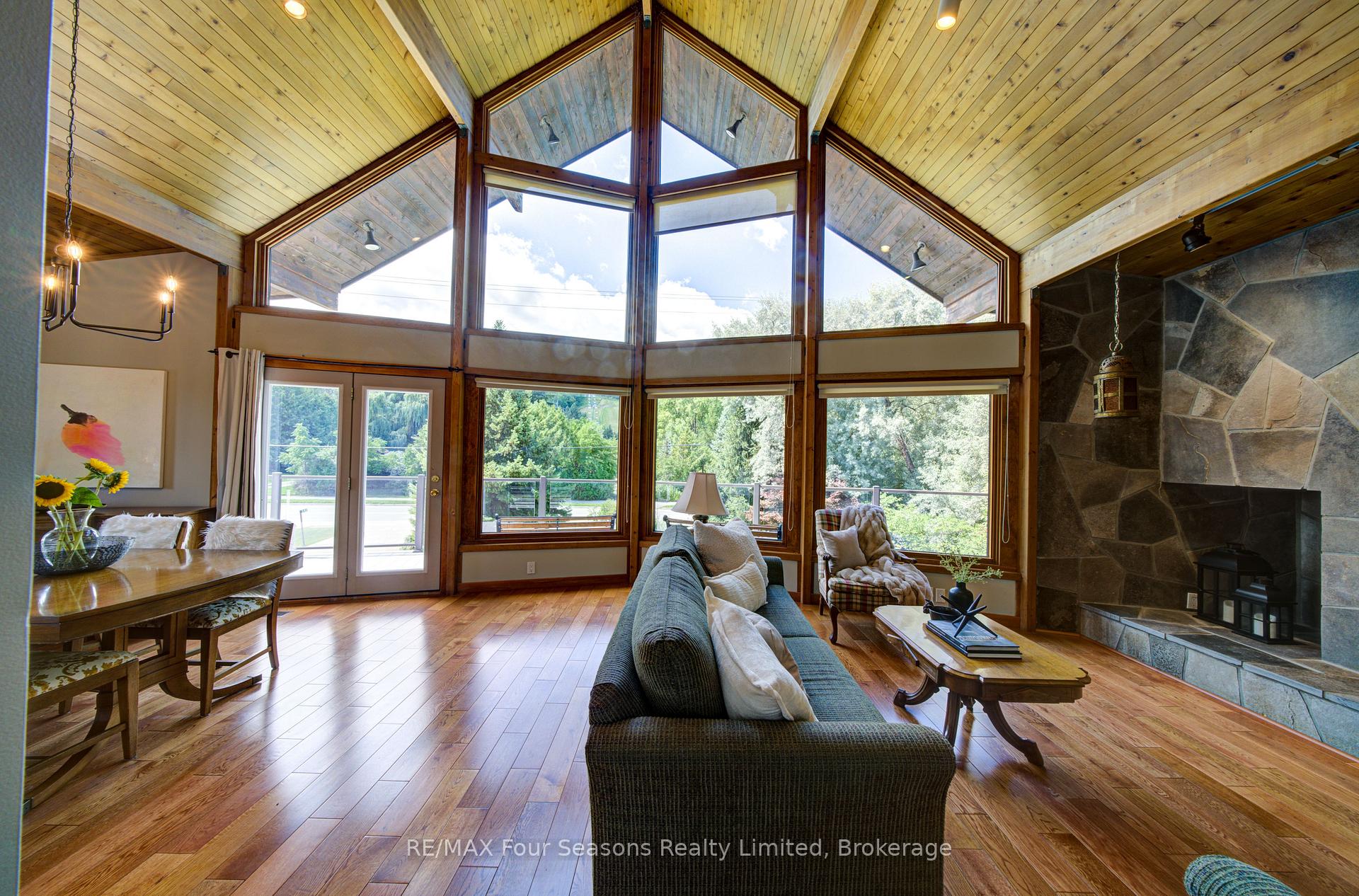 Photo 12 of 141 Jozo Weider Boulevard, Blue Mountains — HOMEH