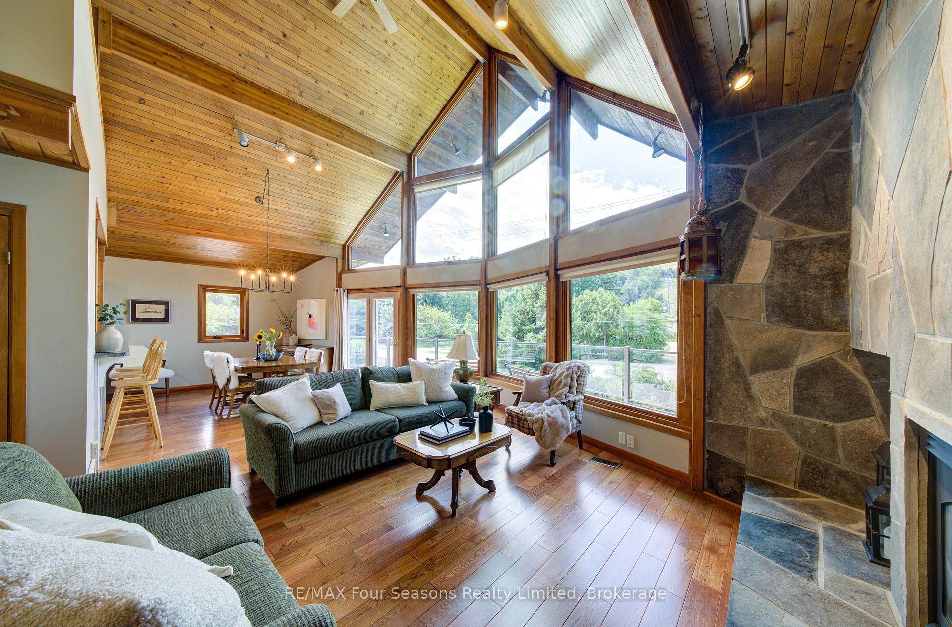 Photo 13 of 141 Jozo Weider Boulevard, Blue Mountains — HOMEH