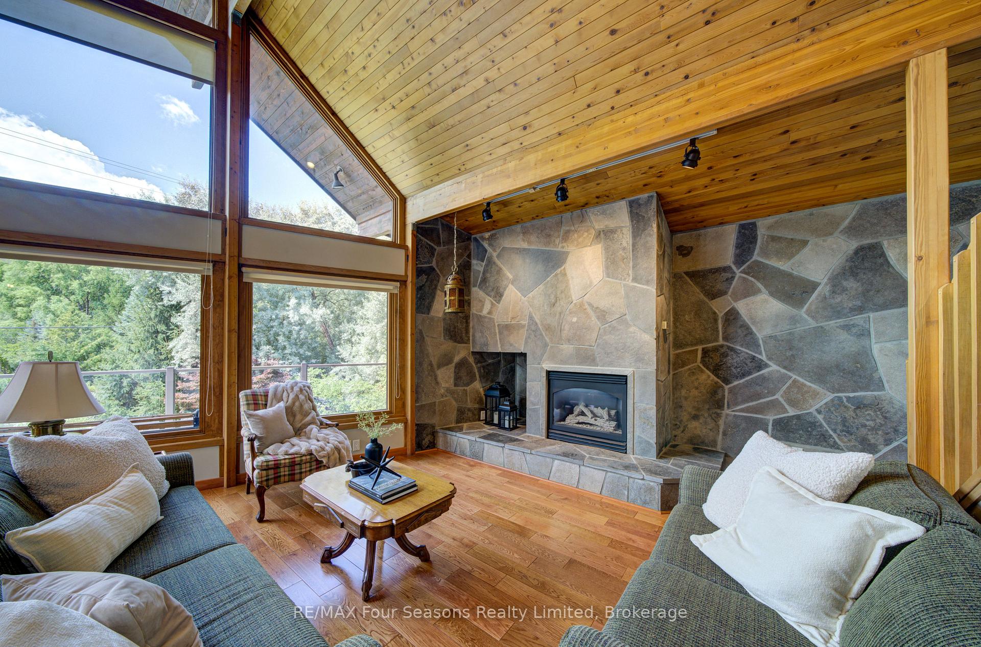 Photo 14 of 141 Jozo Weider Boulevard, Blue Mountains — HOMEH