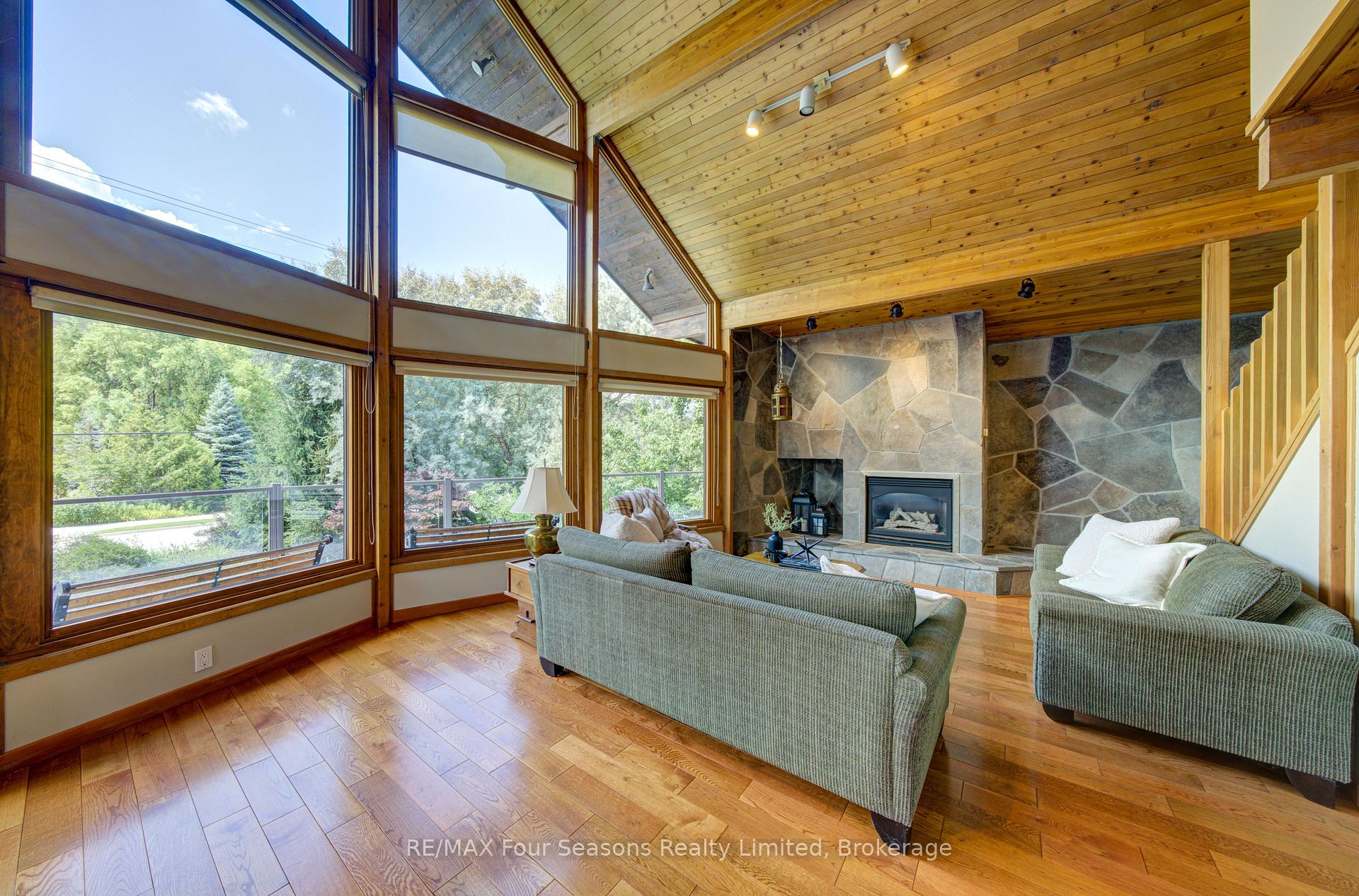 Photo 15 of 141 Jozo Weider Boulevard, Blue Mountains — HOMEH
